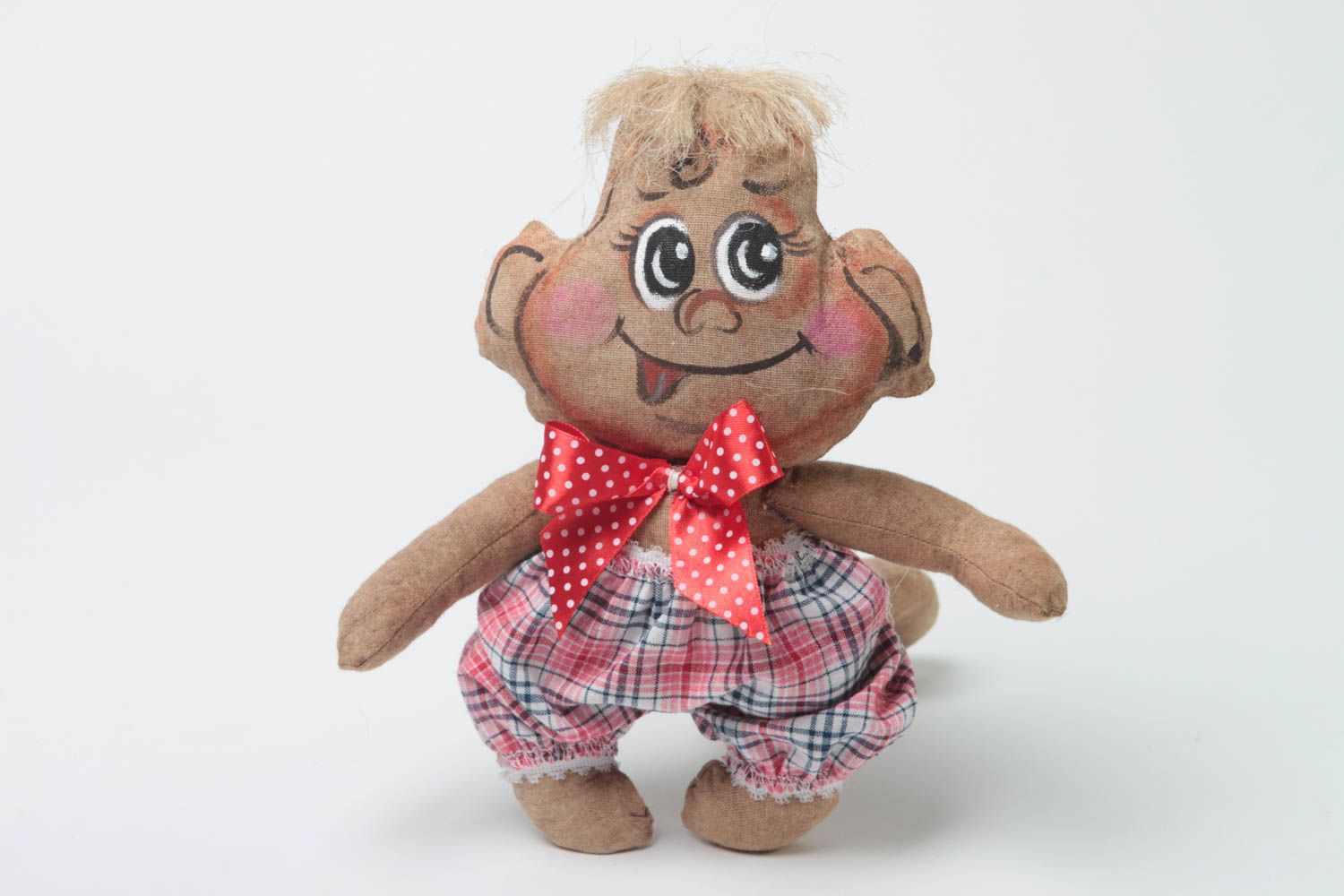 Декоративная обезьянка игрушка ручной работы мягкая с красным бантиком  фото 2