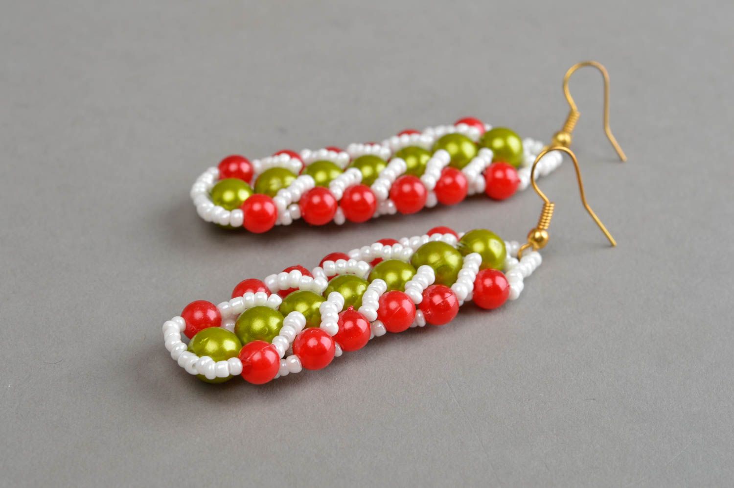 Boucles d'oreilles en perles de rocaille faites main multicolores pendantes photo 3
