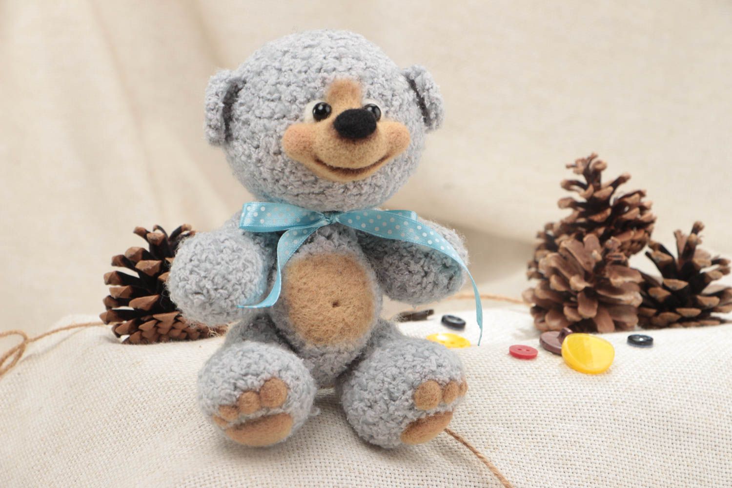 Голубой вязаный медведь игрушка ручной работы из фактурной пряжи и шерсти хендмейд фото 1
