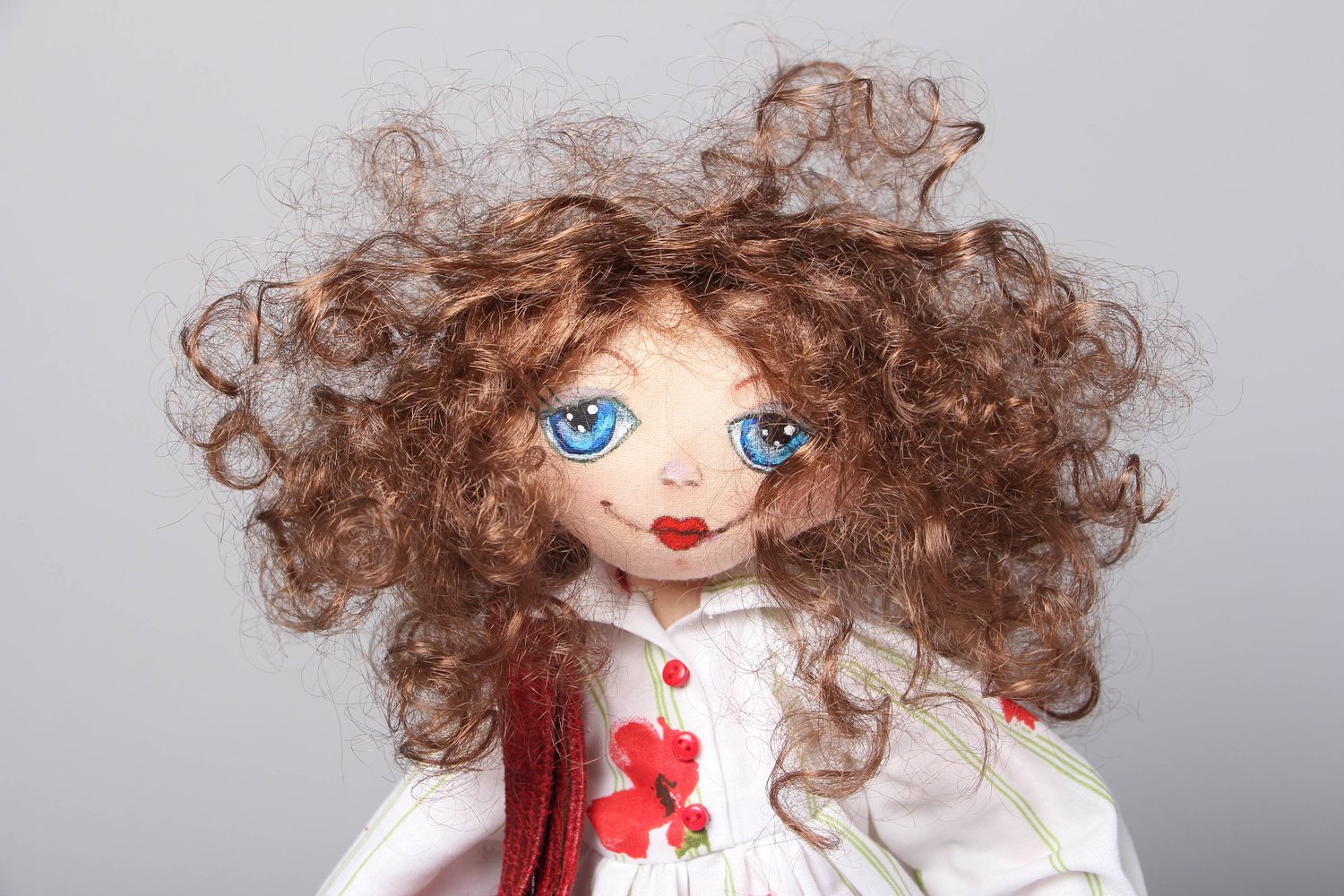 Авторская кукла на подставке тканевая Сашка-кудряшка фото 2