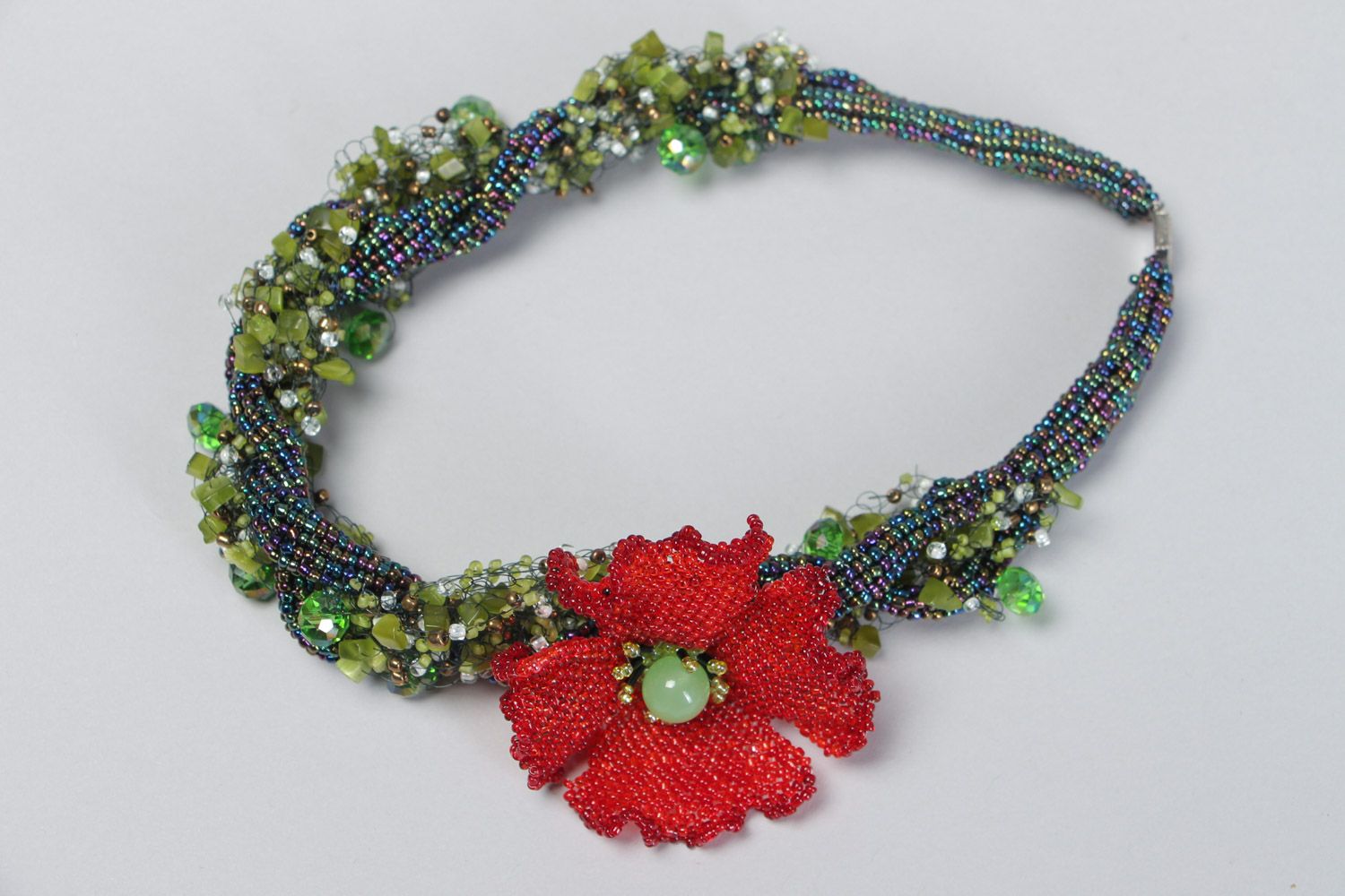 Traumhaftes grünes Collier mit Blume aus echten Steinen und Glasperlen handmade foto 2
