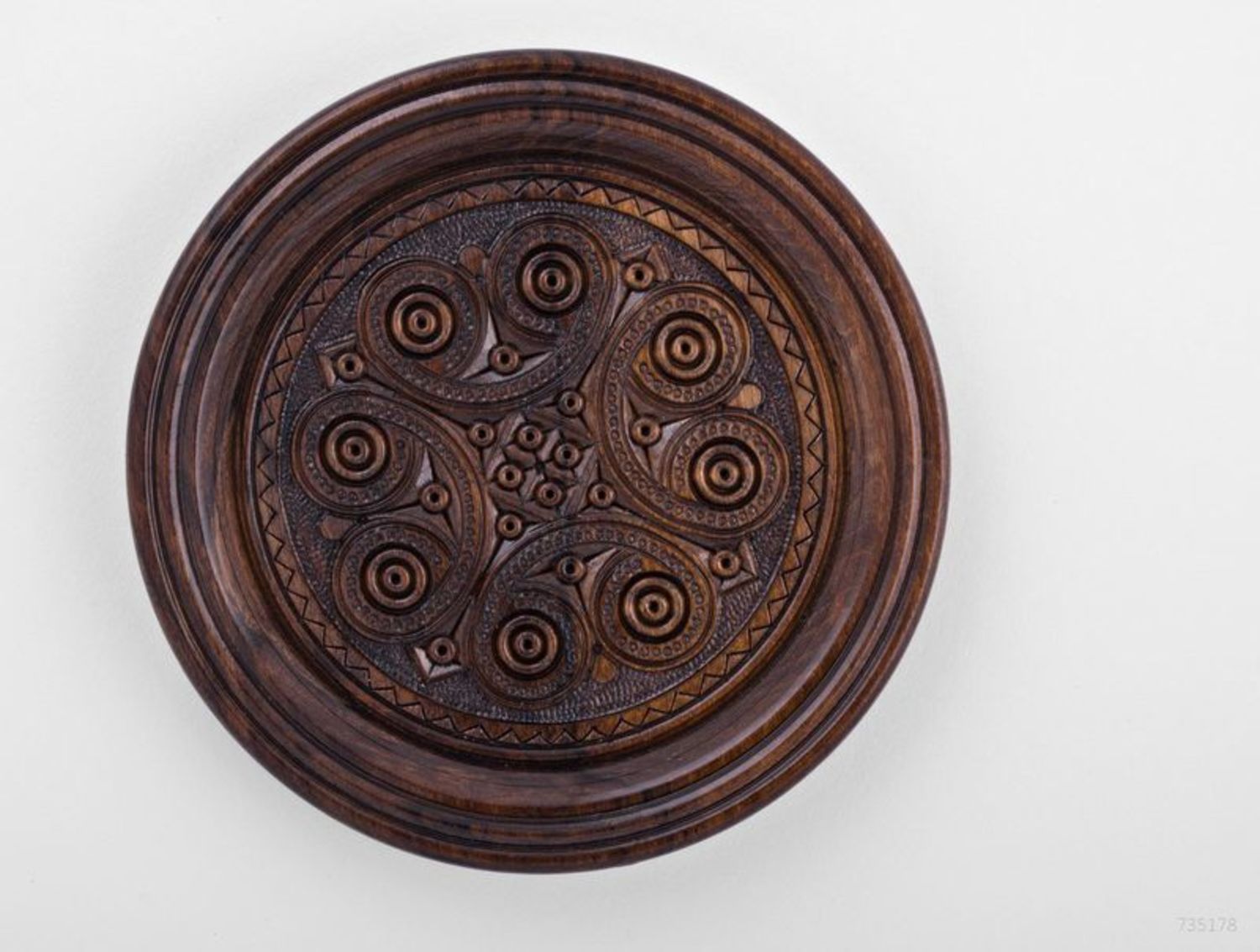 Decorative wooden plate with carving photo 3