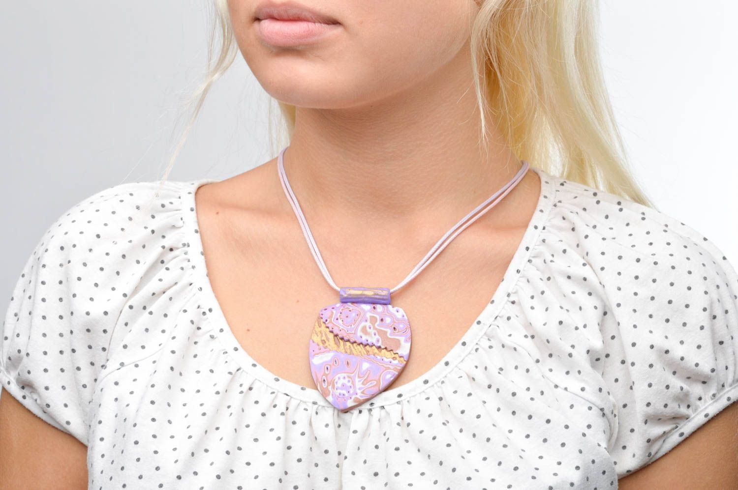 Stylish handmade plastic pendant costume jewelry neck accessories ideas photo 3