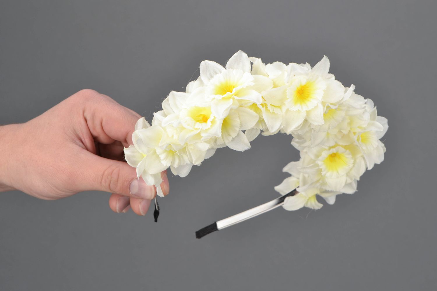 Cerceau cheveux aux fleurs blanches Narcisses photo 2