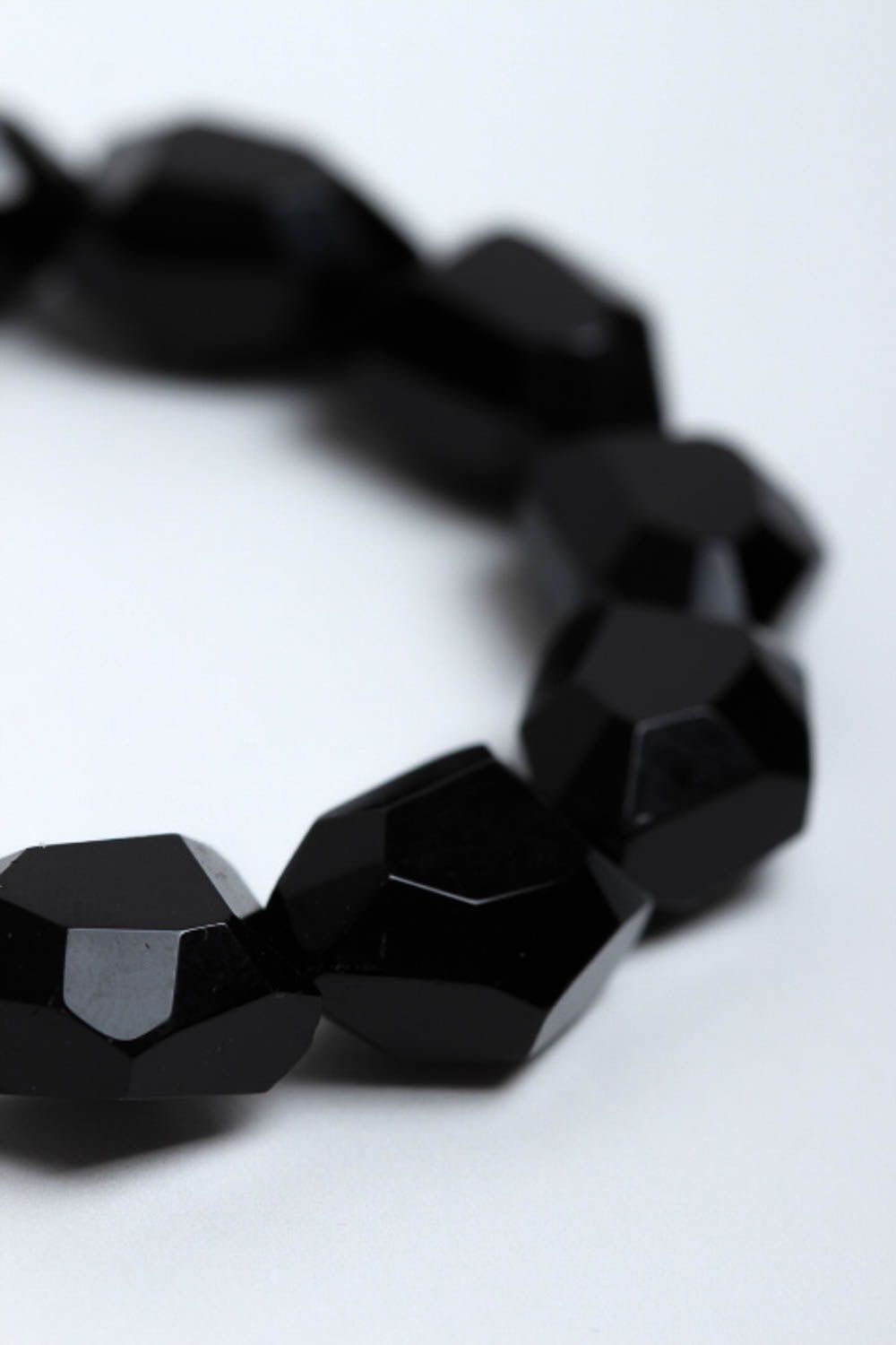 Bracelet fait main design Bijoux en verre noir Accessoire pour femme original photo 4