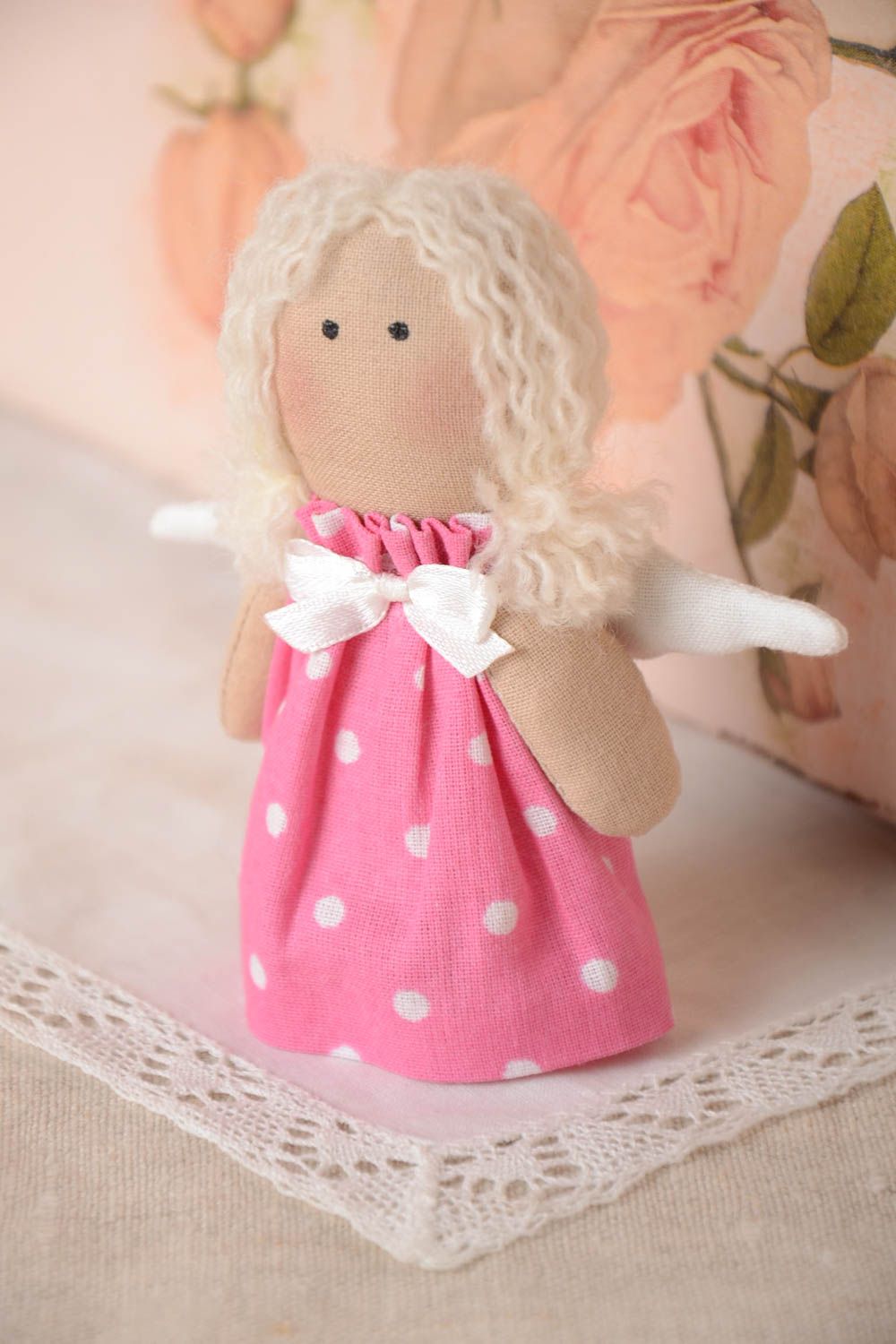 Авторская тканевая кукла маленькая в розовом платье из хлопка ручной работы фото 1