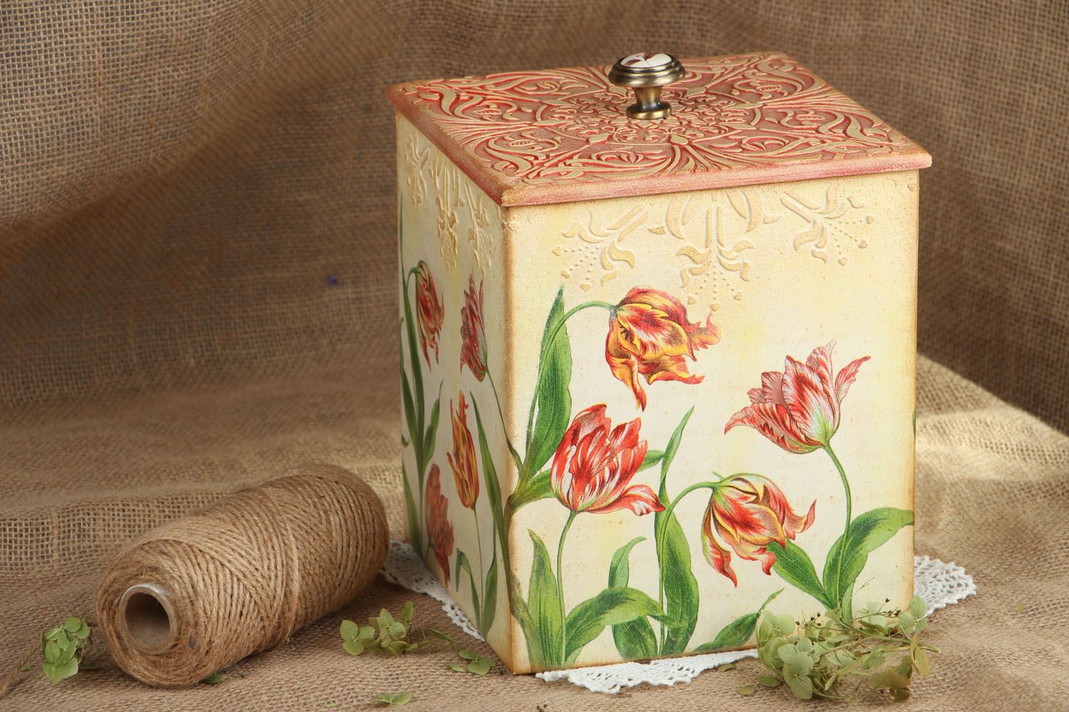 Boîte en bois décorée de peinture Tulipes photo 5