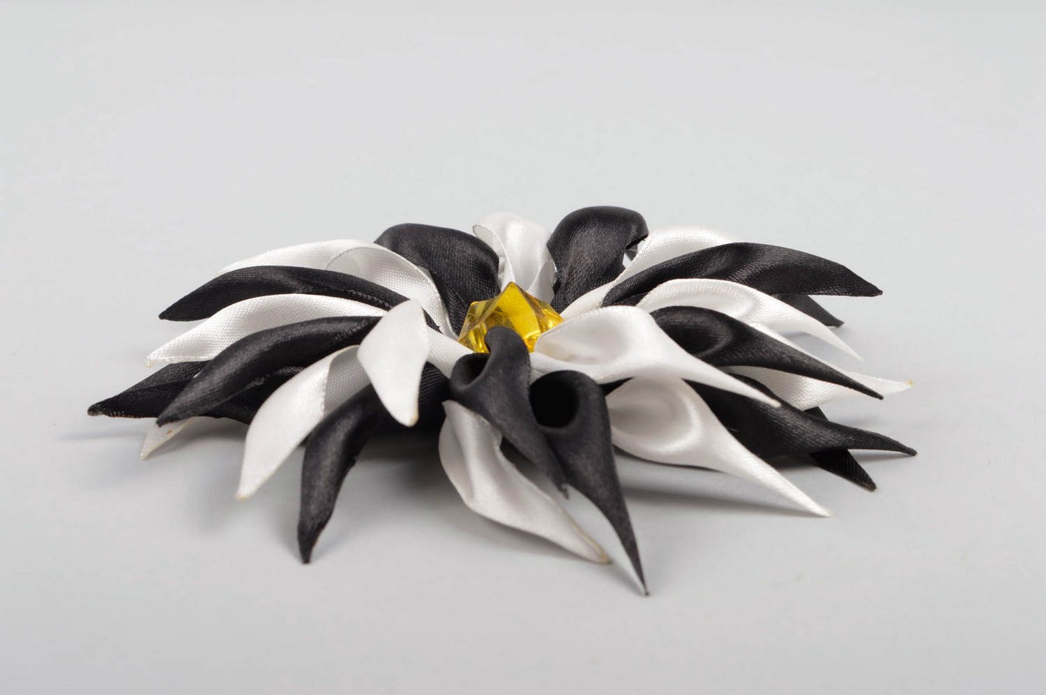 Handmade Haar Spange Mode Accessoire Mädchen Haarschmuck Blume schwarz weiß groß foto 3