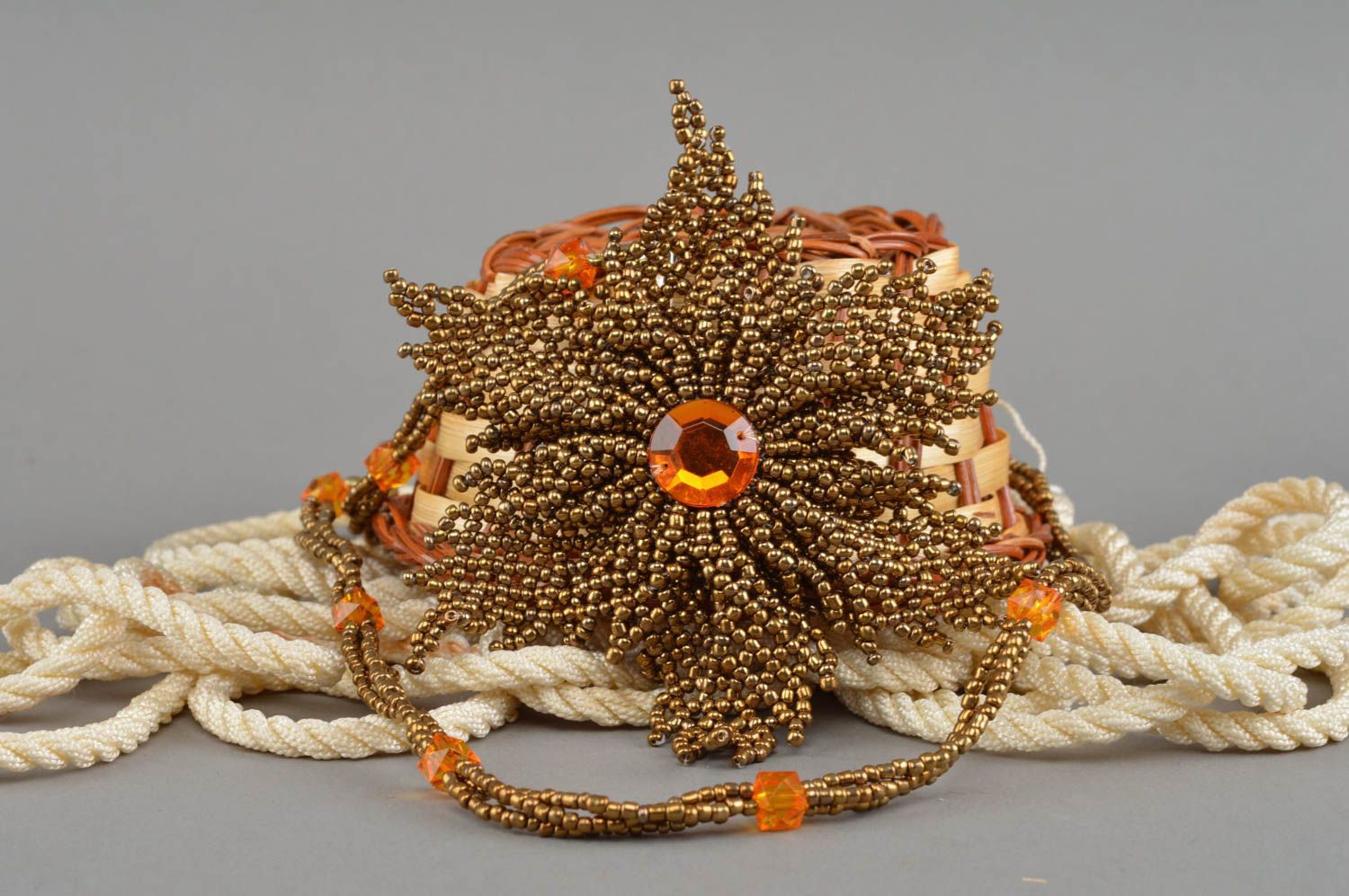 Broche faite main pendentif en perles de rocaille fait main couleur ambre photo 1