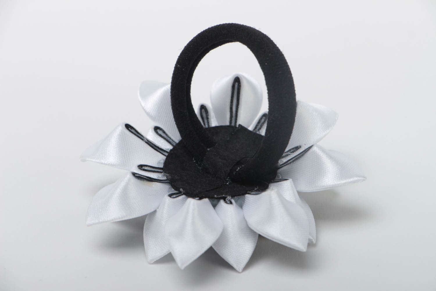 Élastique à cheveux grande fleur noir blanc en rubans de satin fait main photo 4