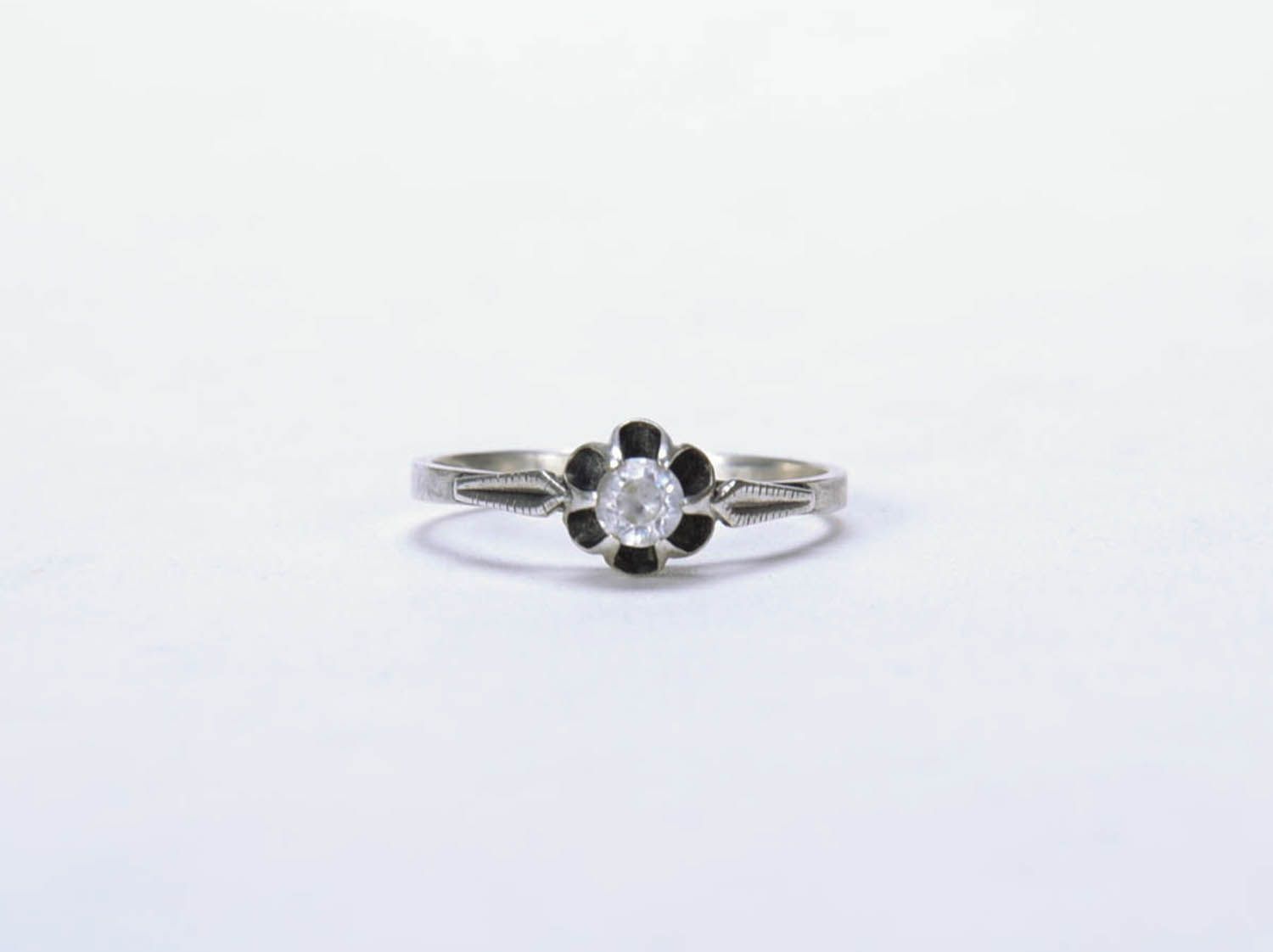 Silver ring with flower  photo 3