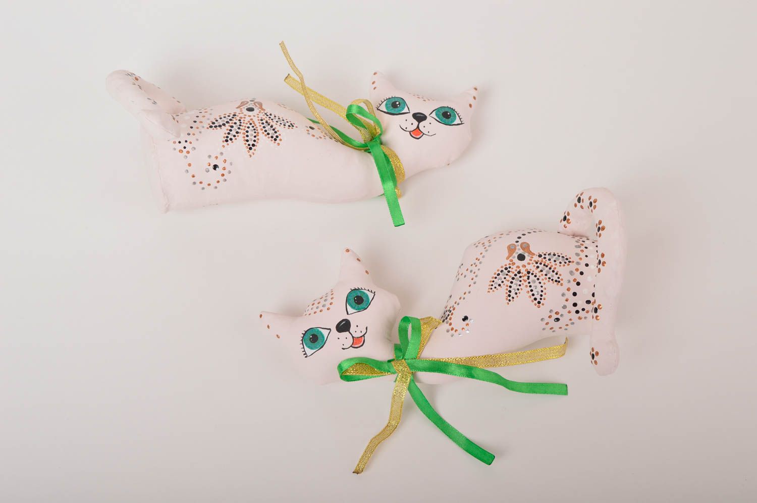 Handmade Kuscheltiere Katzen Geschenke für Kinder Stoff Spielzeuge 2 Stück weiß foto 5