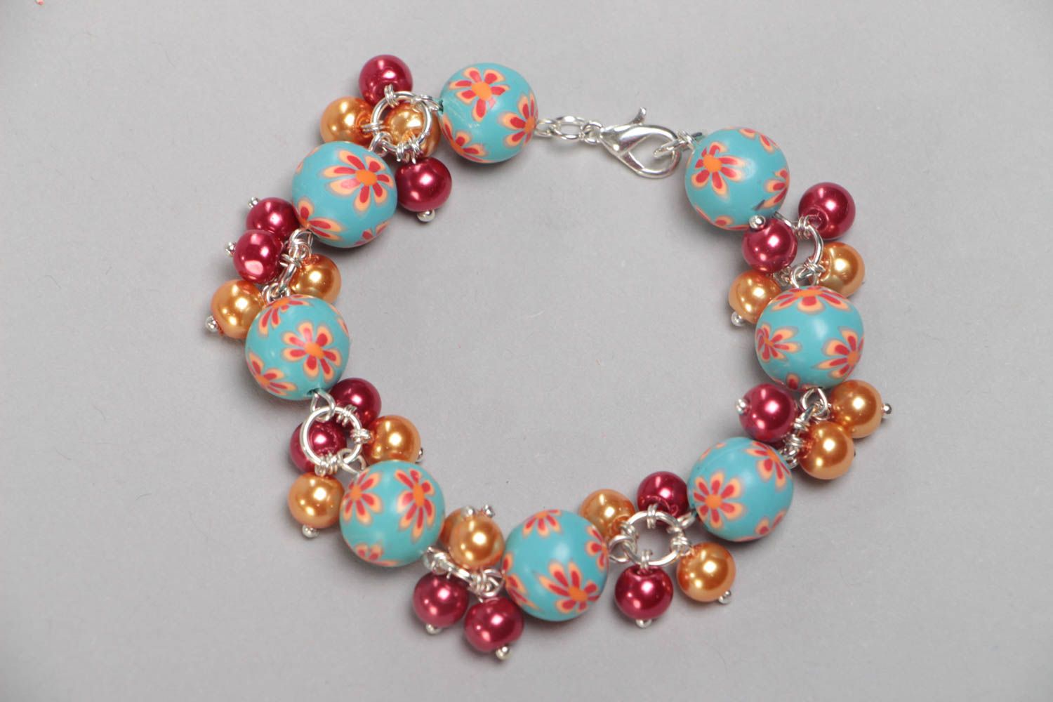 Handmade children's plastic bracelet with ceramic pearls photo 3