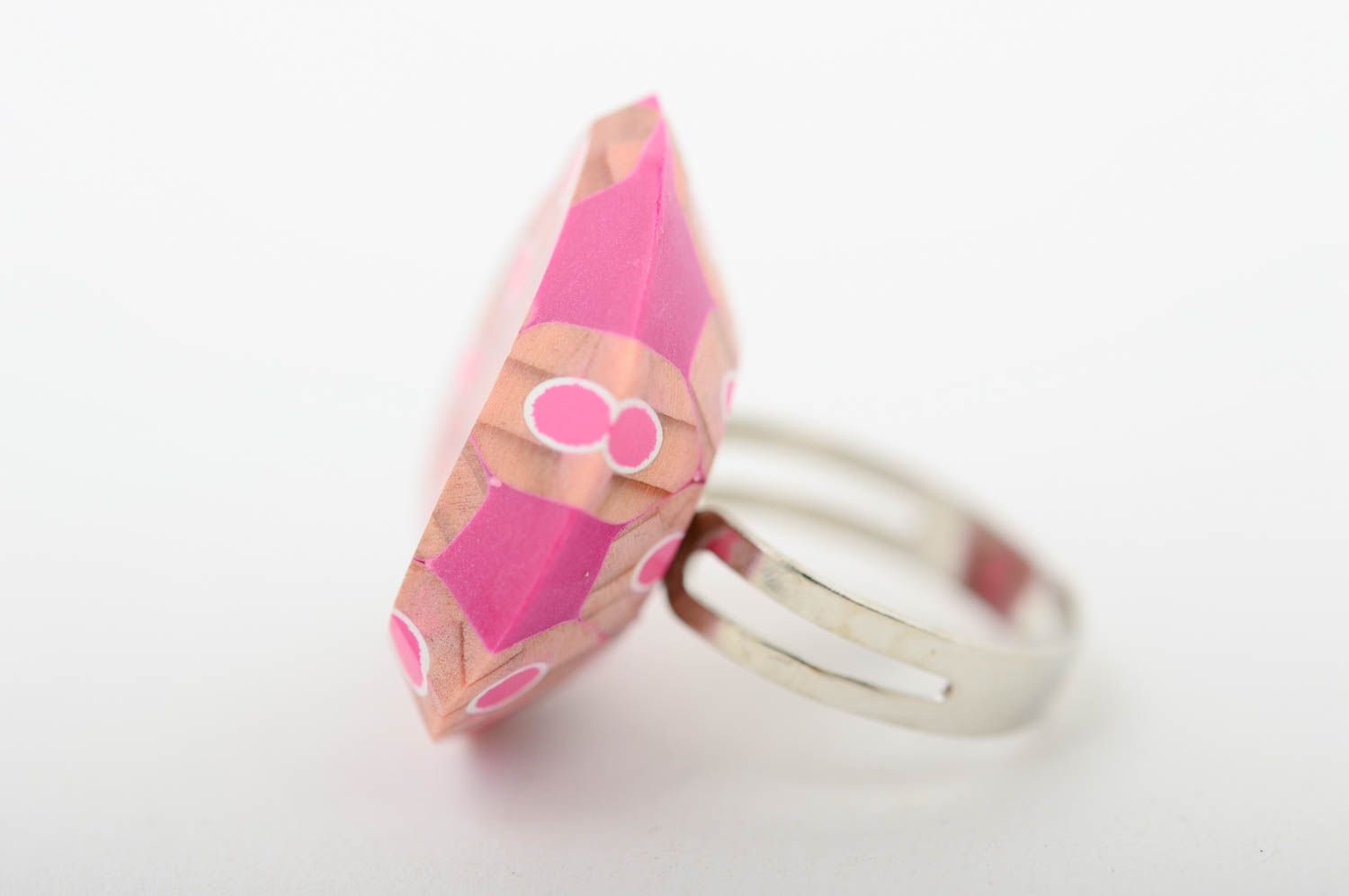 Перстень ручной работы кольцо из карандашей розовое большое стильное кольцо фото 4