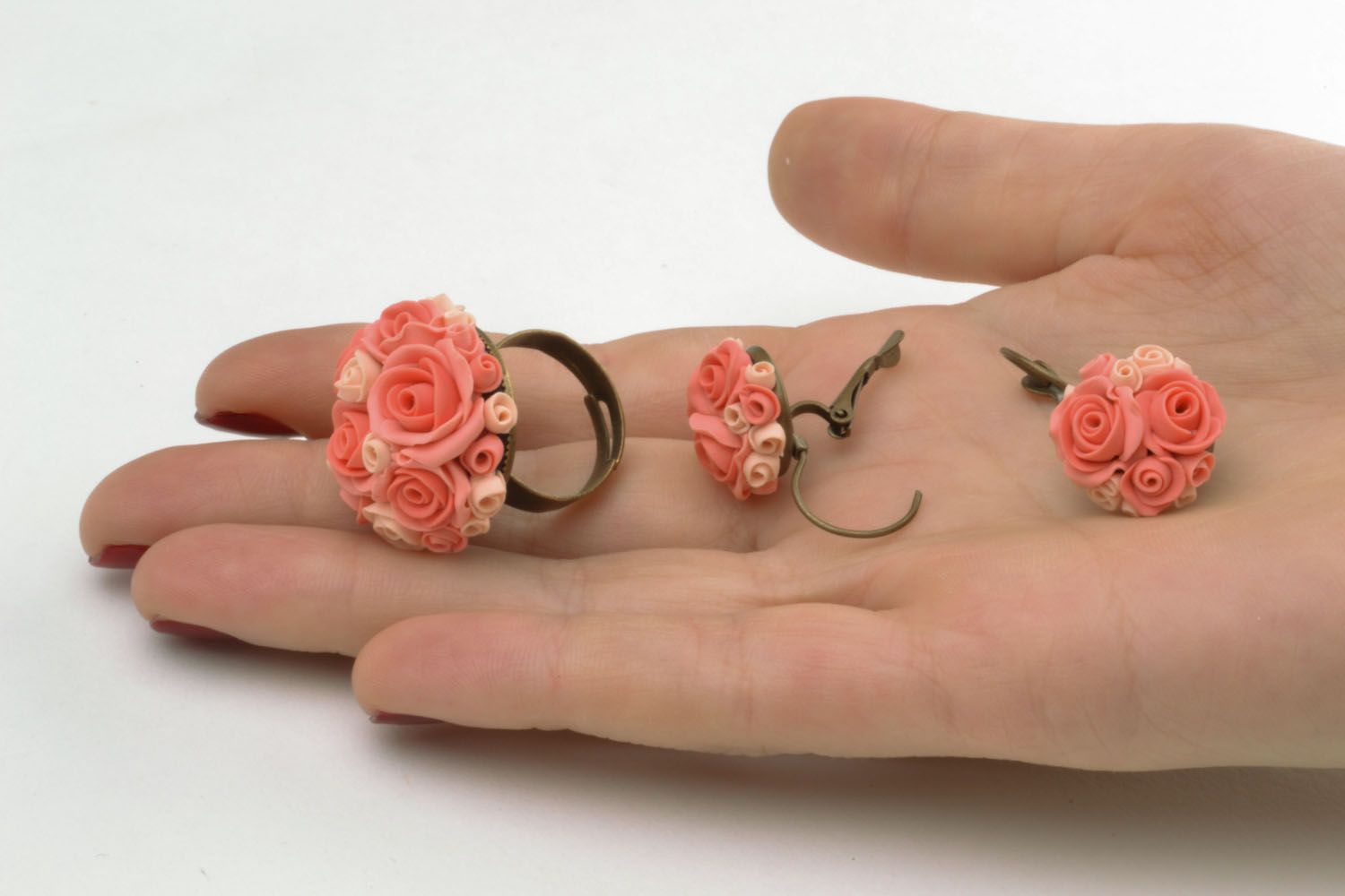 Розовые кольцо и серьги из полимерной глины фото 2