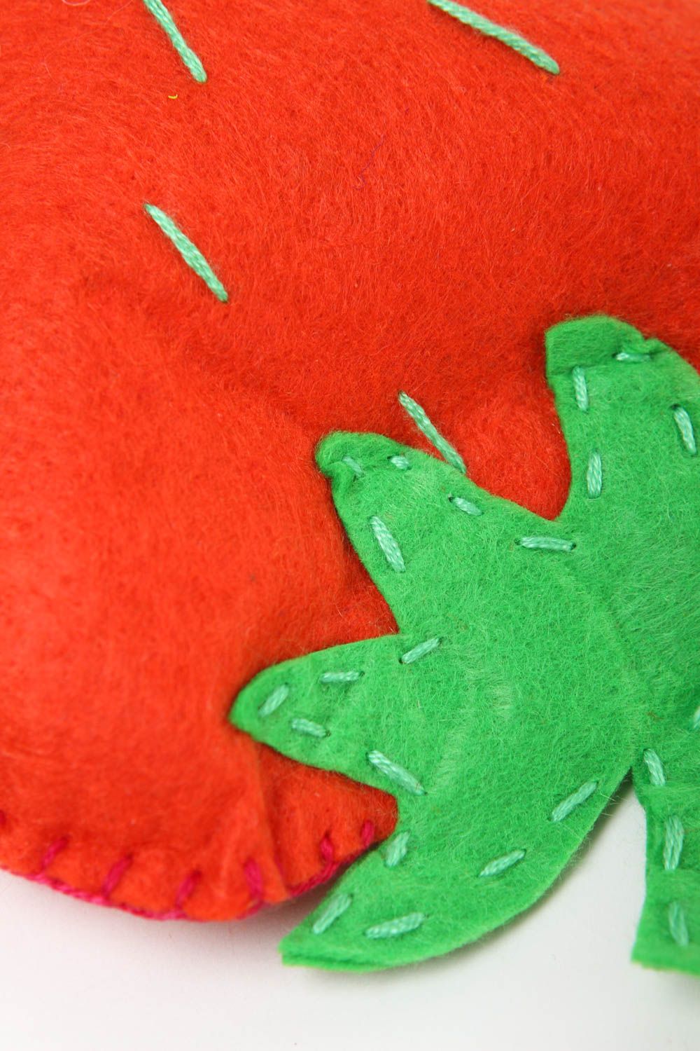 Peluche fraise faite main Jouet en feutrine petit original Cadeau pour enfant photo 3