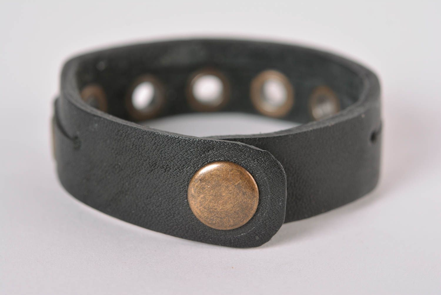 Черное украшение из кожи ручной работы кожаный браслет необычный подарок фото 3
