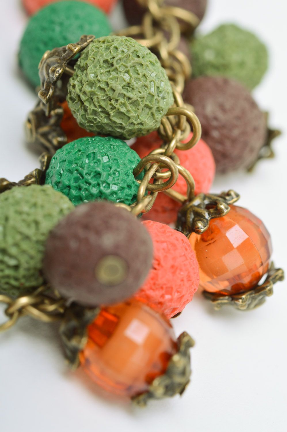 Originelles buntes Armband aus Polymerton mit Anhängern handmade in Grün und Rosa für Damen foto 4