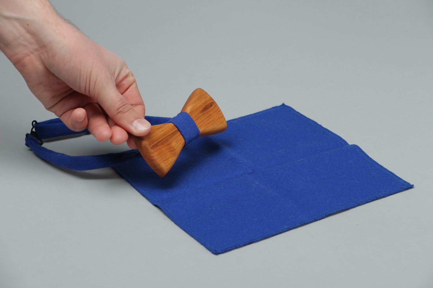 Blue bow tie with handkerchief photo 4