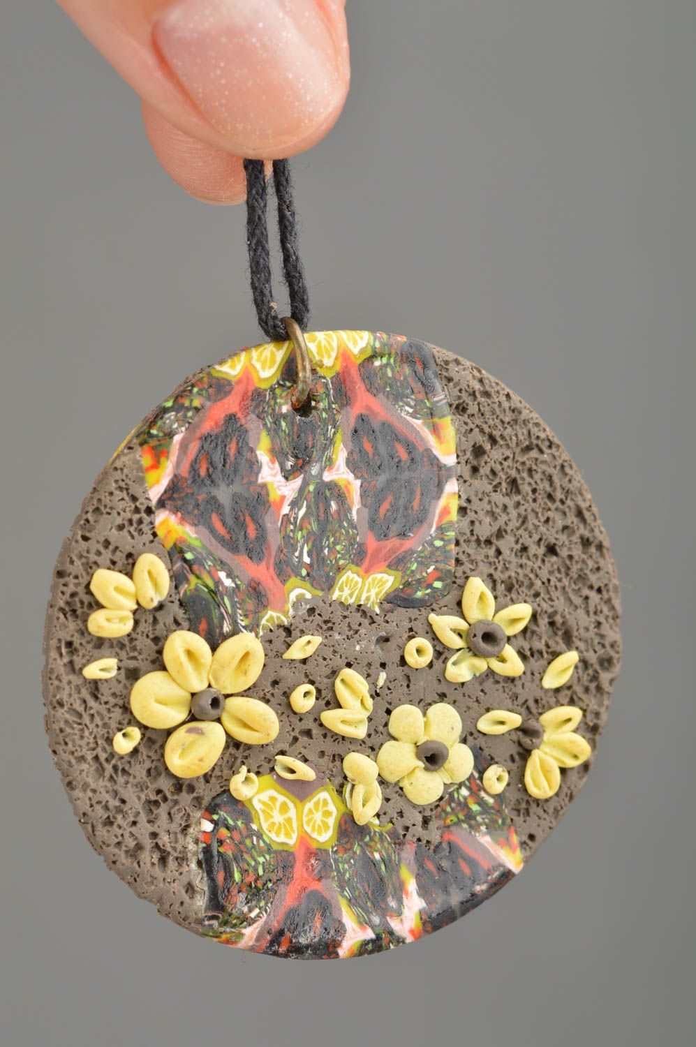Handmade round grey pendant made of polymer clay decorated with yellow flowers photo 2