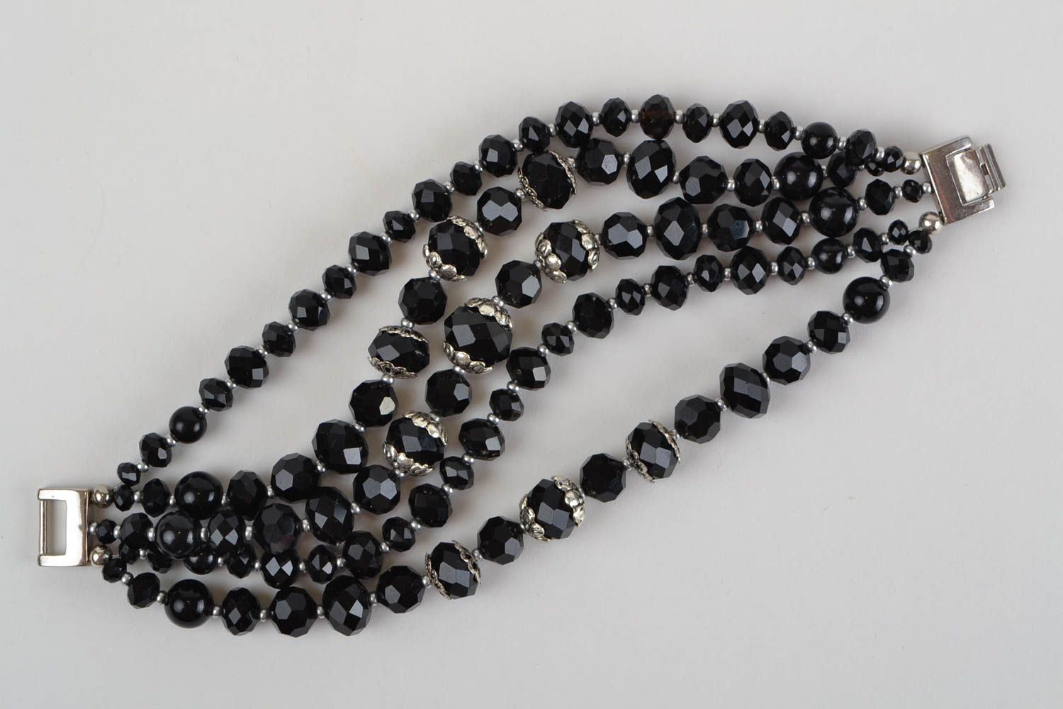Bracelet multirang en perles noires de verre tchèque fait main large élégant photo 3