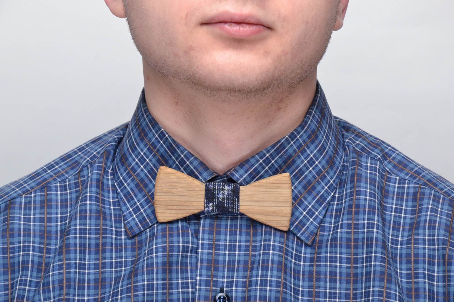 Деревянный галстук-бабочка стильный фото 2