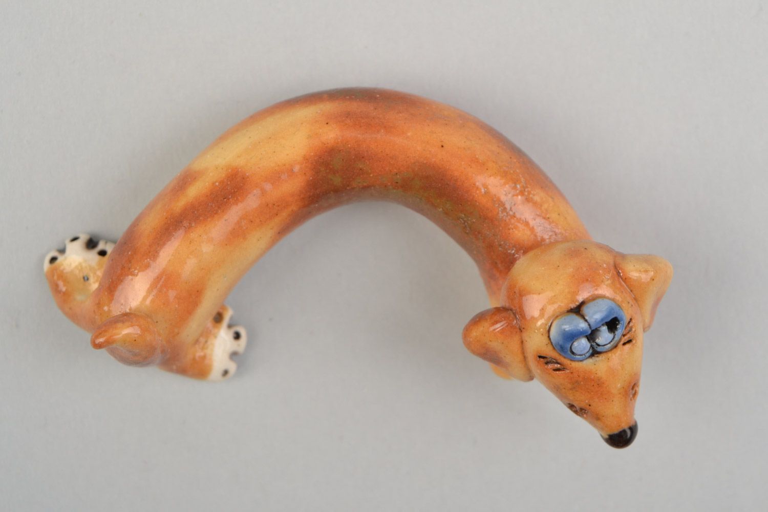 Figura de cerámica en miniatura divertida hecha a mano perro salchicha foto 3