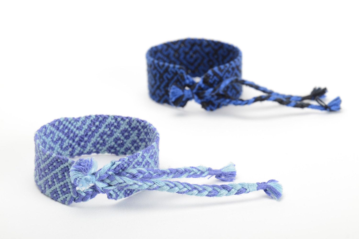 Set of 2 handmade thread friendship wrist bracelets of blue color in ethnic style photo 3