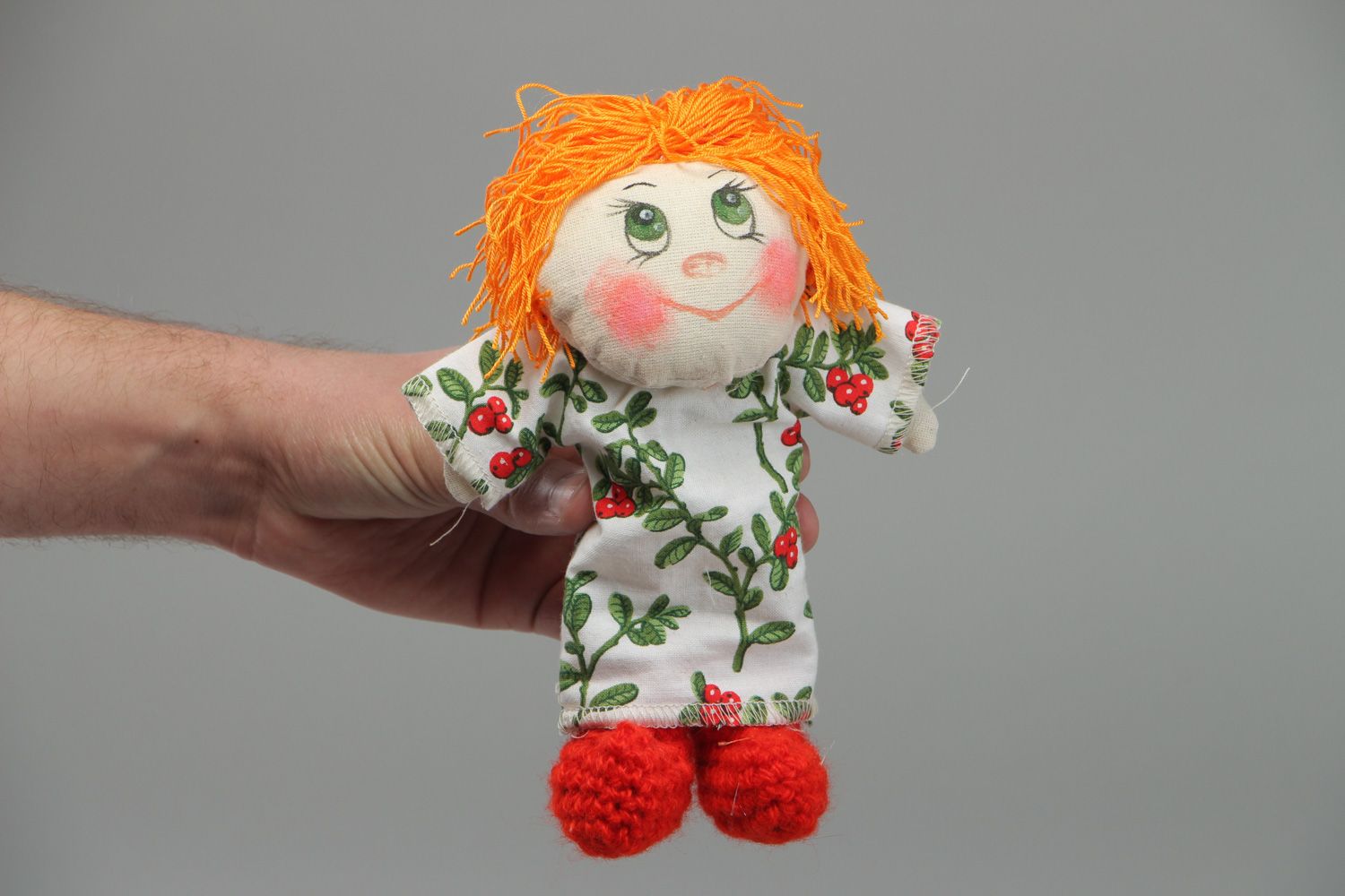 Petite poupée faite main en toile de coton rousse originale de style primitif photo 4