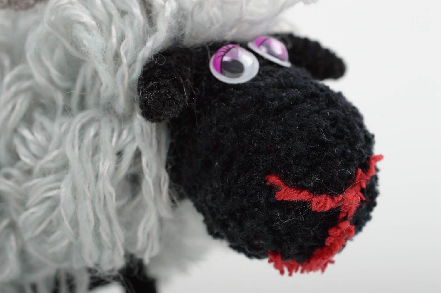 Doudou mouton Peluche faite main en fils synthétiques Cadeau pour enfant photo 4