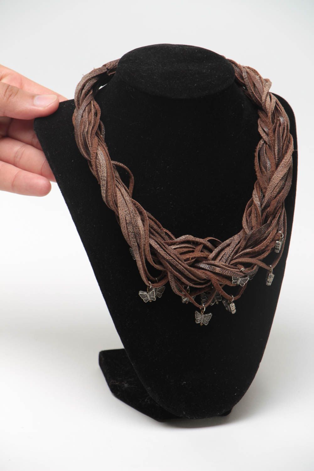 Ожерелье из кожи с подвесками ручной работы оригинальное нарядное красивое фото 5