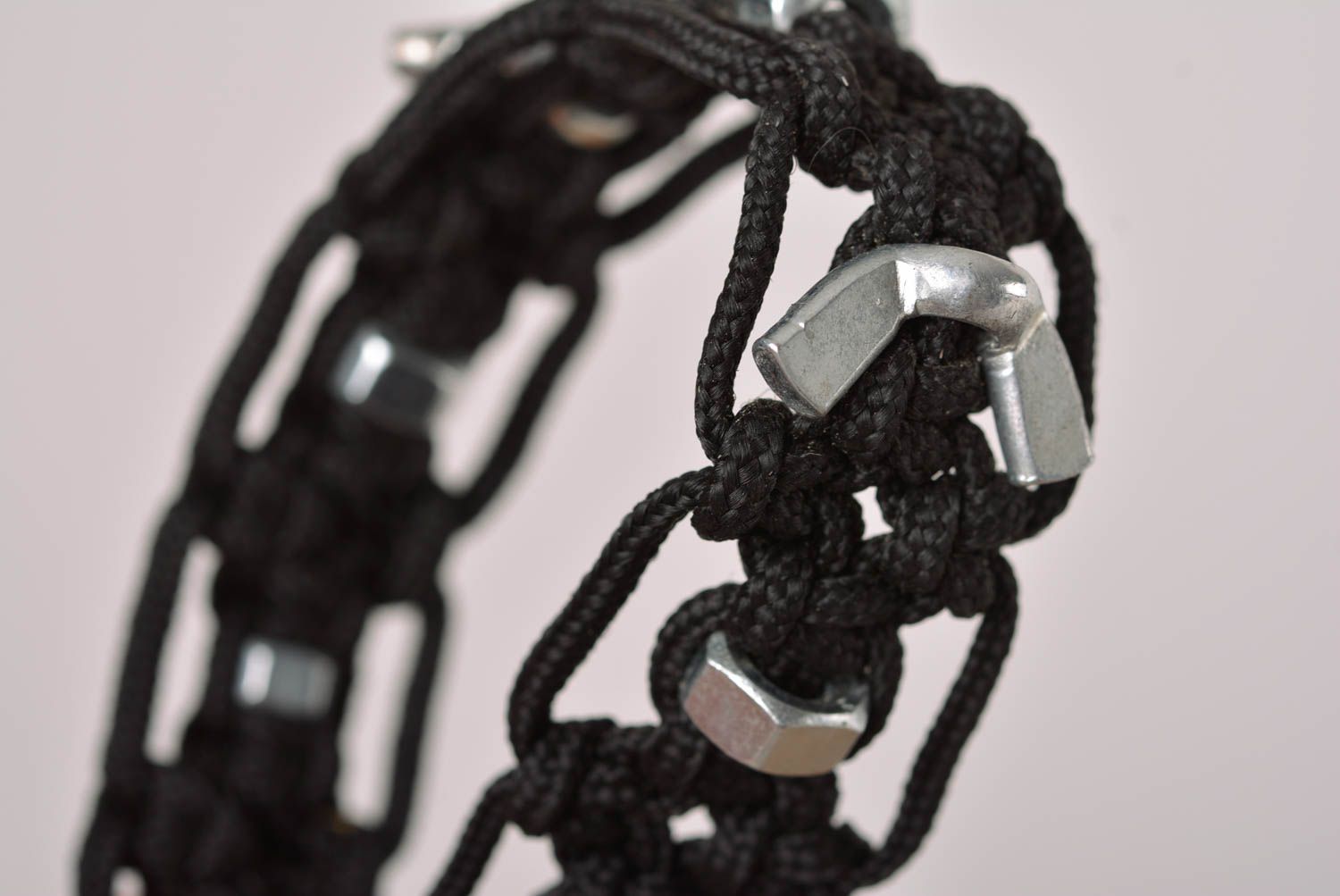 Bracelet original Bijou fait main noir tressé avec métal Cadeau pour femme photo 5