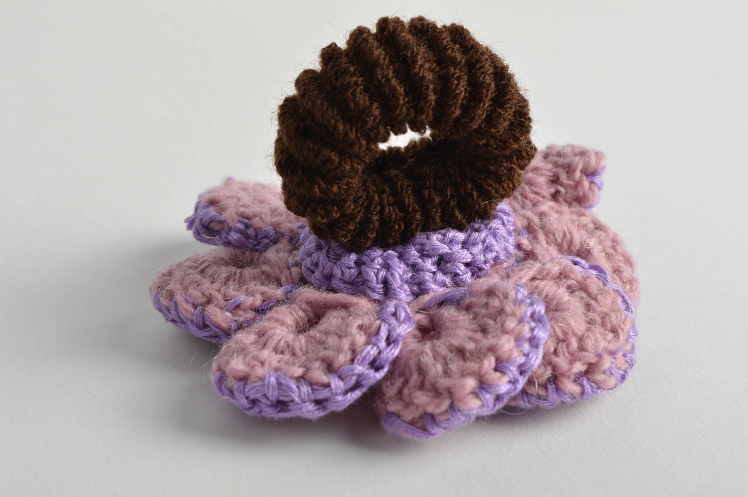 Élastique à cheveux fleur tricoté mauve fait main original pour enfant photo 5