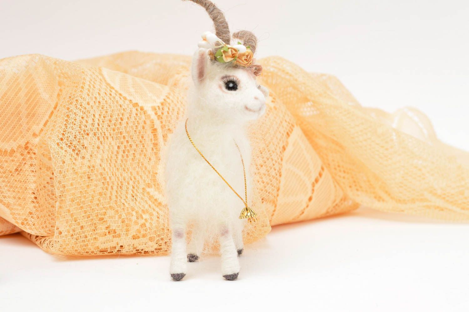 Juguete artesanal de lana natural muñeca de peluche regalo original para niño foto 7