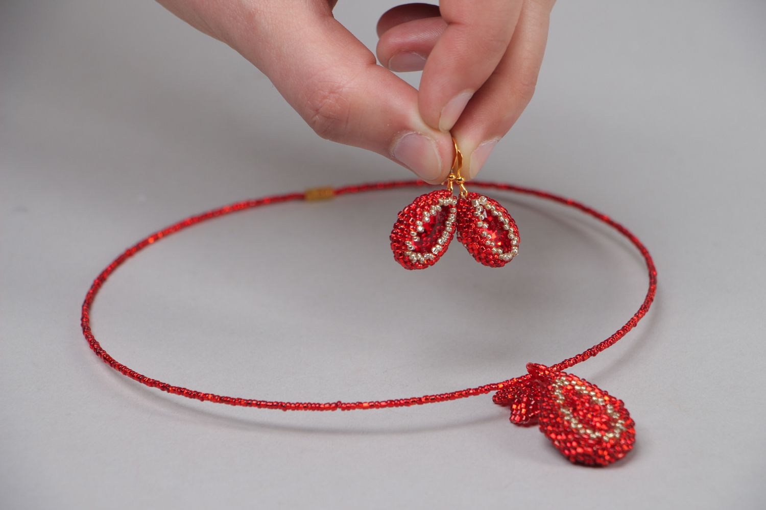 Parure de bijoux en perles de rocaille et rivoli rouge faite main  photo 4