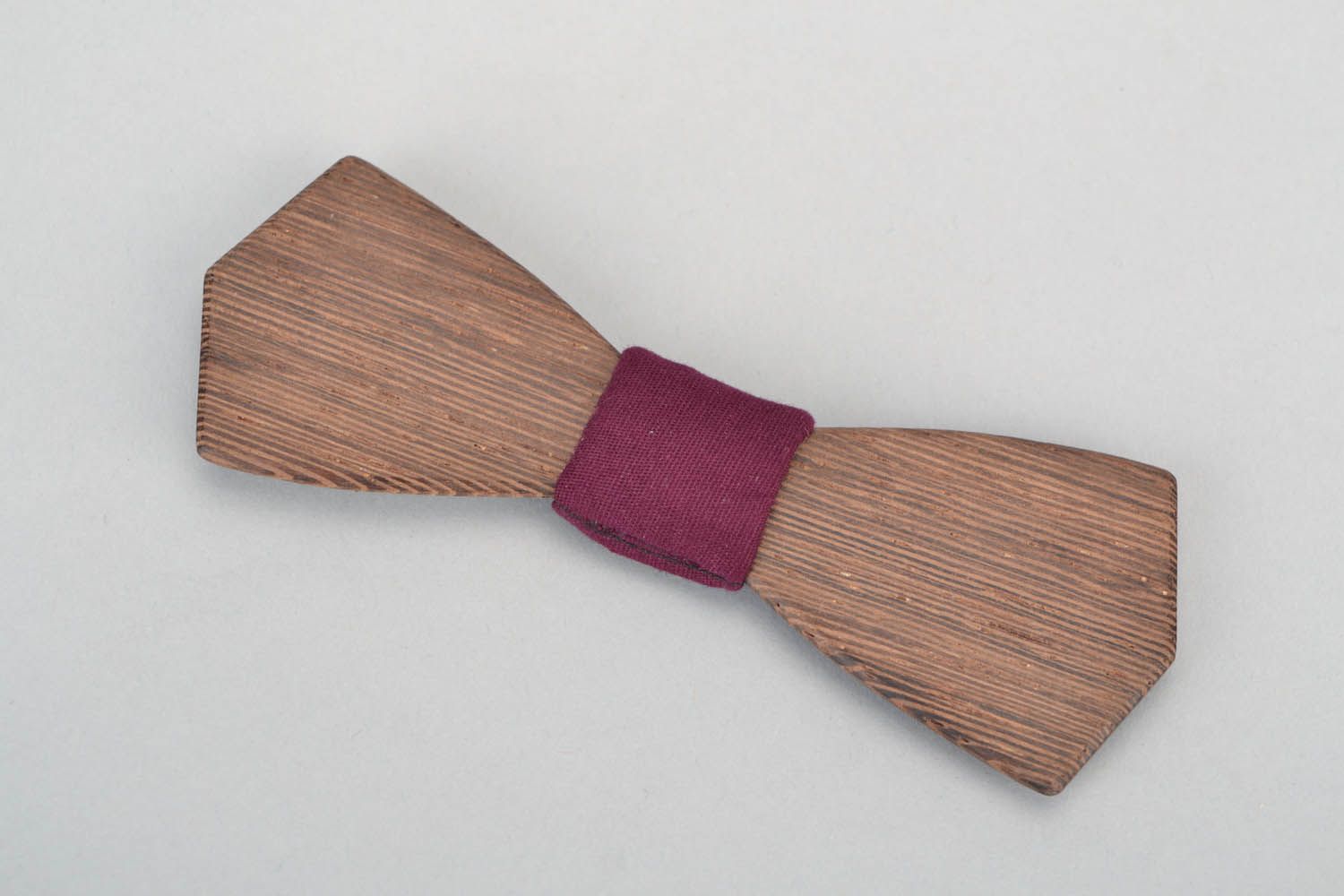 Fashionable wooden bow tie photo 2