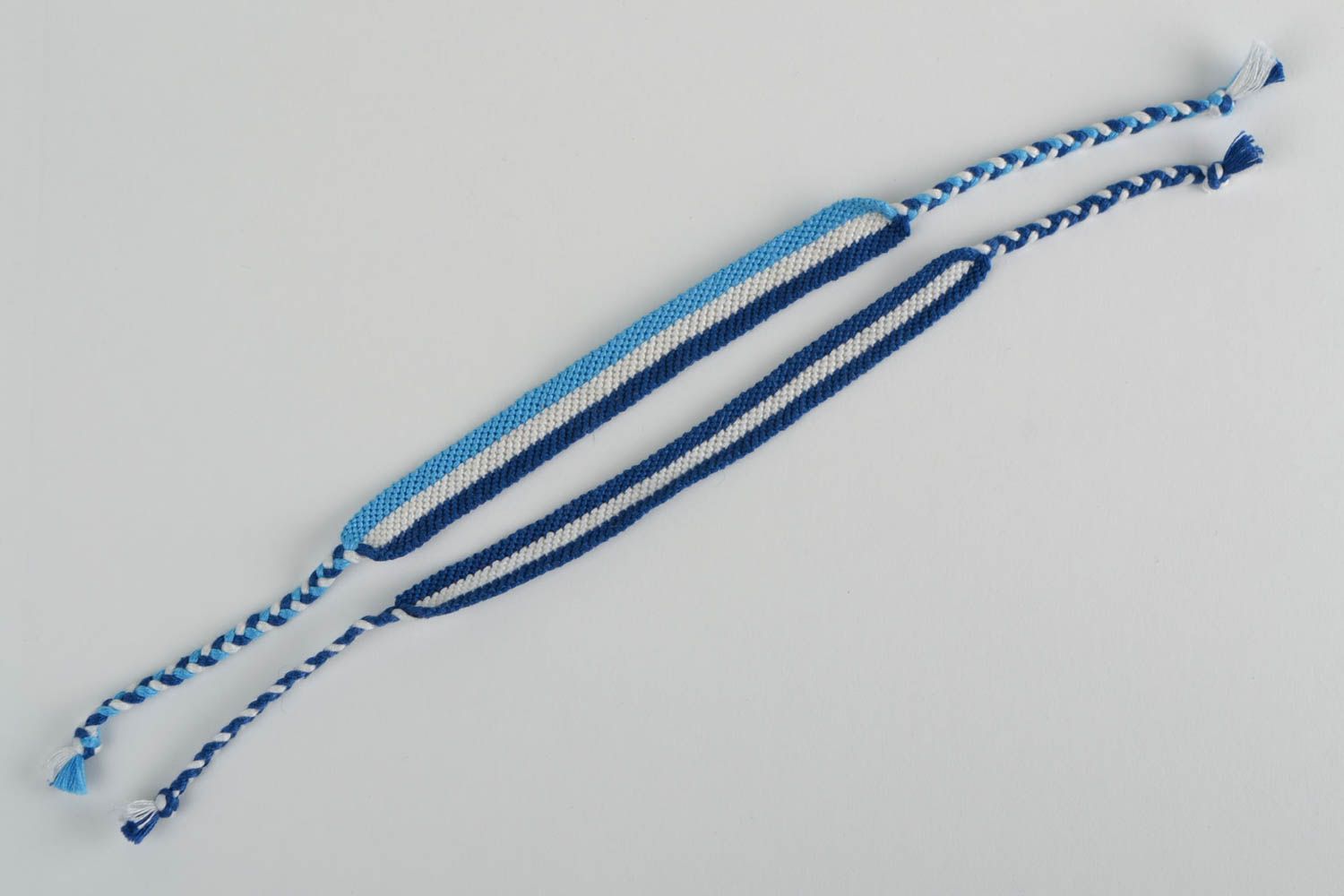 Комплект браслетов из ниток в технике макраме ручной работы широкие 2 штуки фото 5