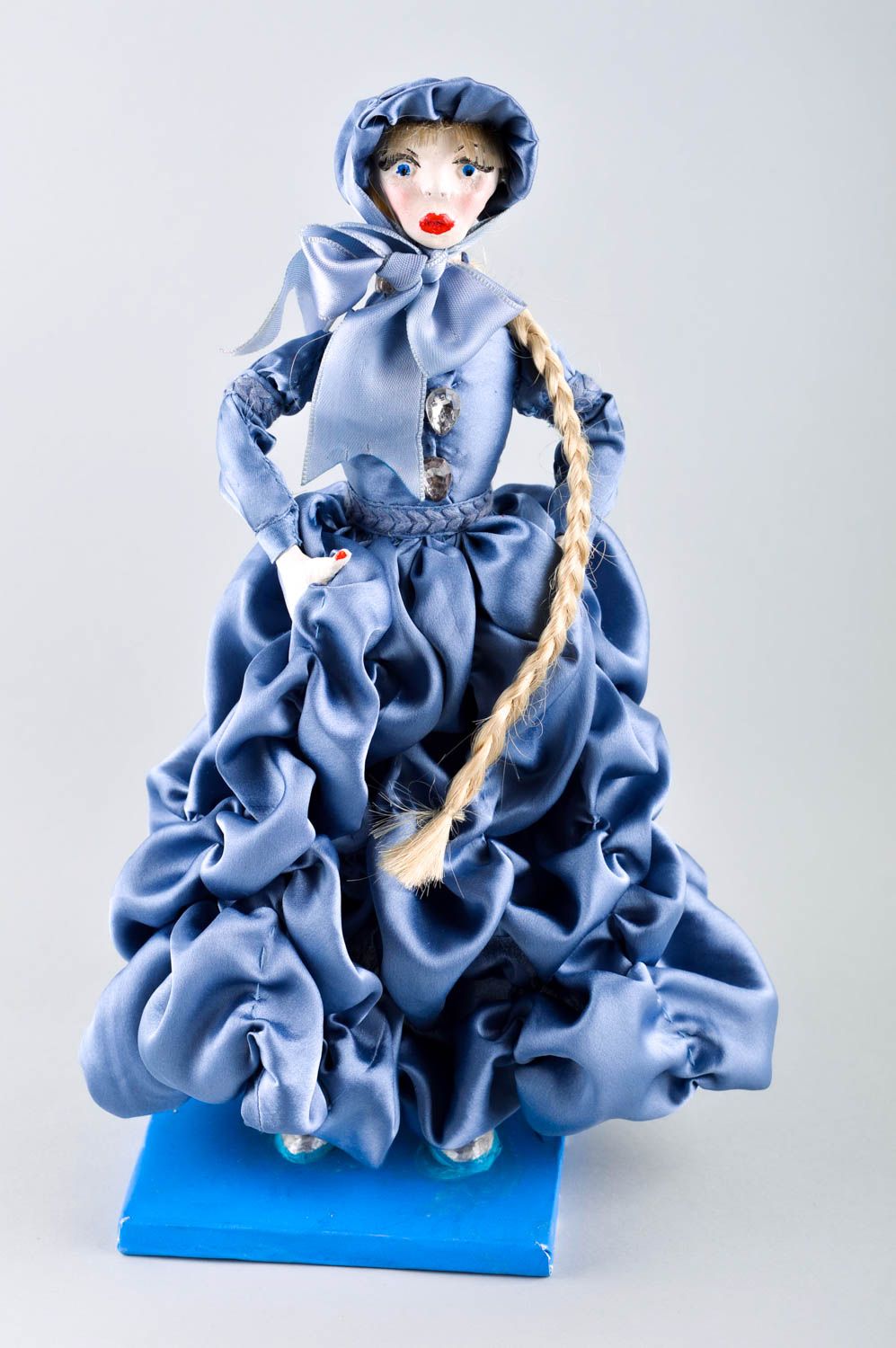 Muñeca hecha a mano con vestido azul souvenir original juguete de colección foto 2