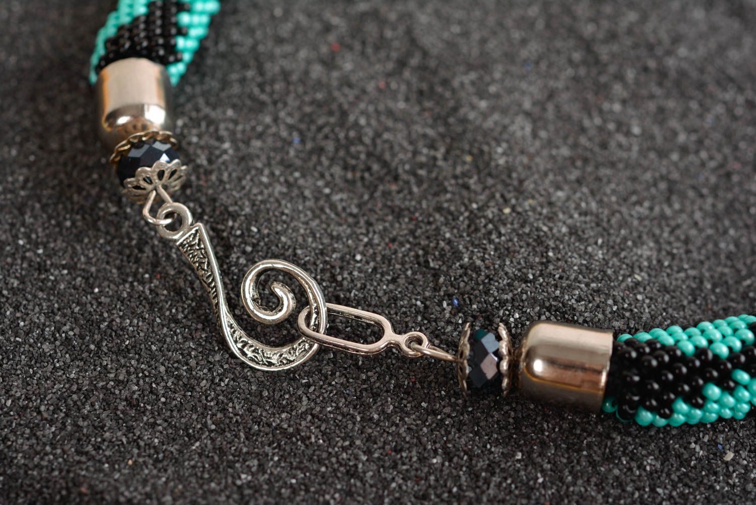 Collier spirale Bijou fait main Cadeau femme noir turquoise perles de rocaille photo 5