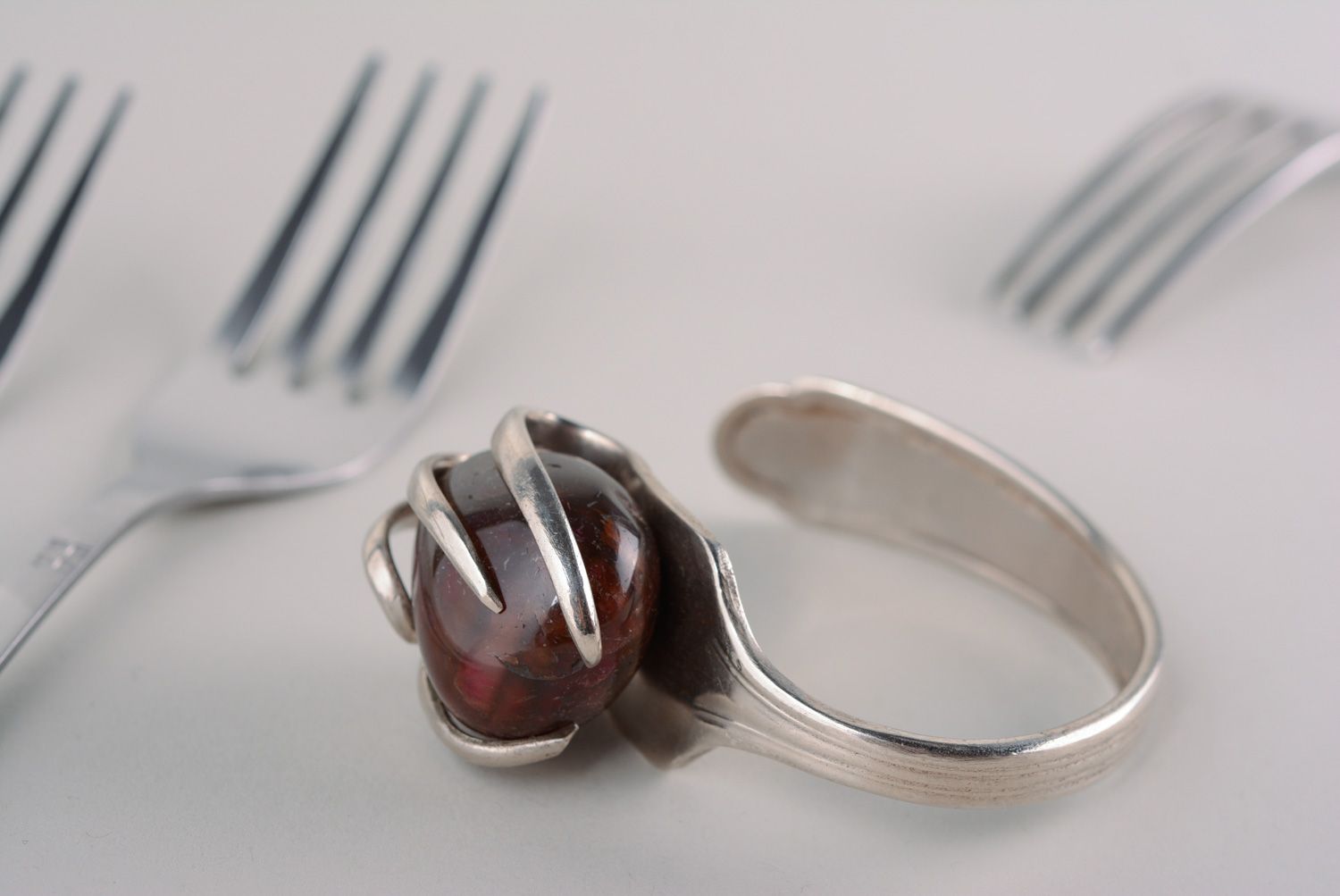 Pulsera de metal artesanal de tenedor de cuproníquel con piedra natural foto 1