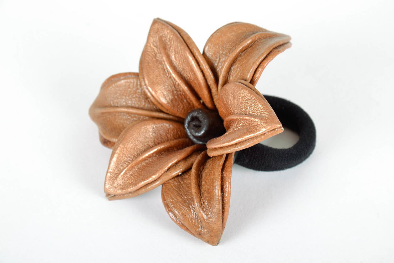 Élastique cheveux en cuir avec fleur artificielle photo 5
