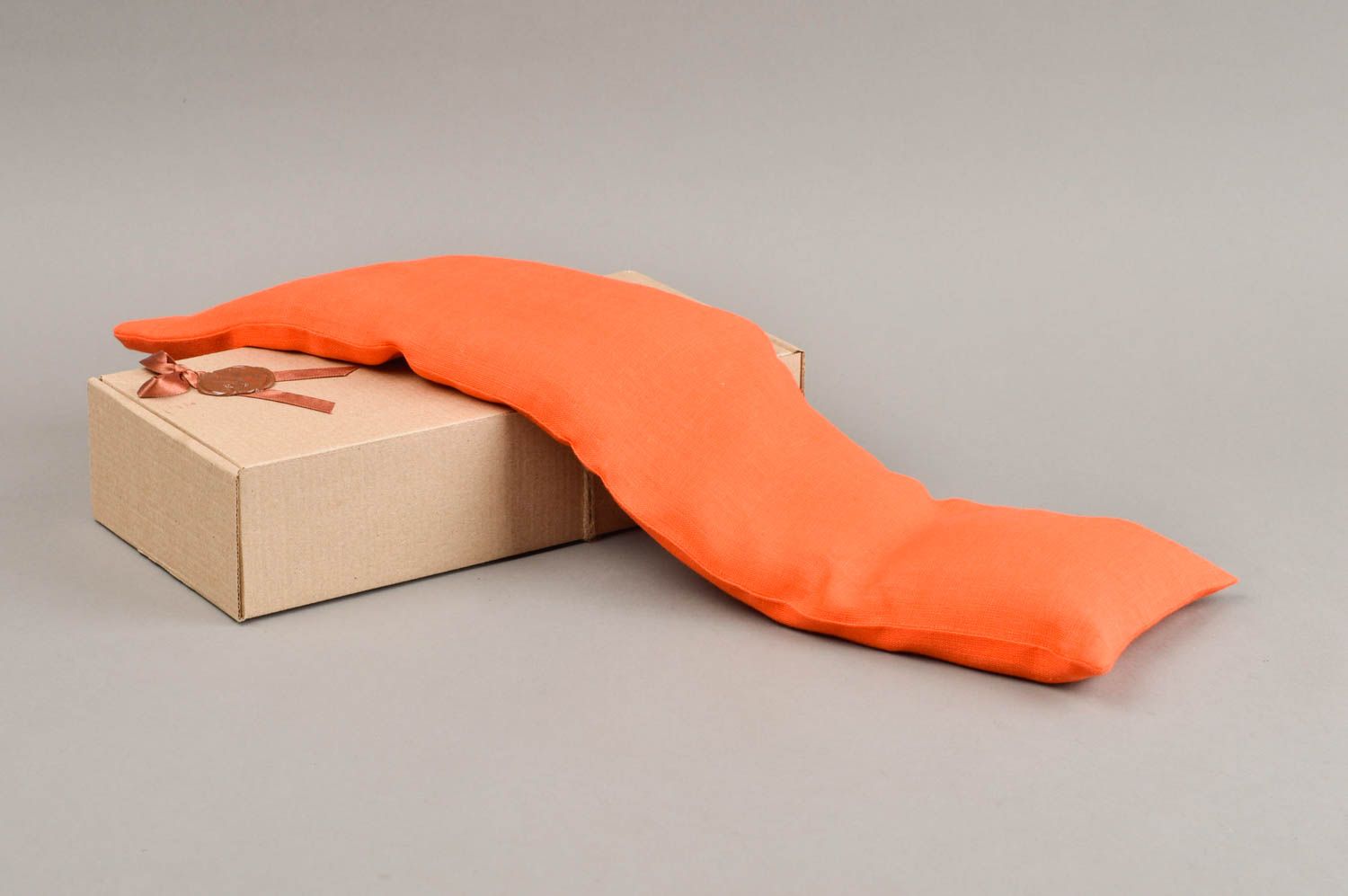 Calentador artesanal de tela anaranjada almohada de semillas regalo original foto 1