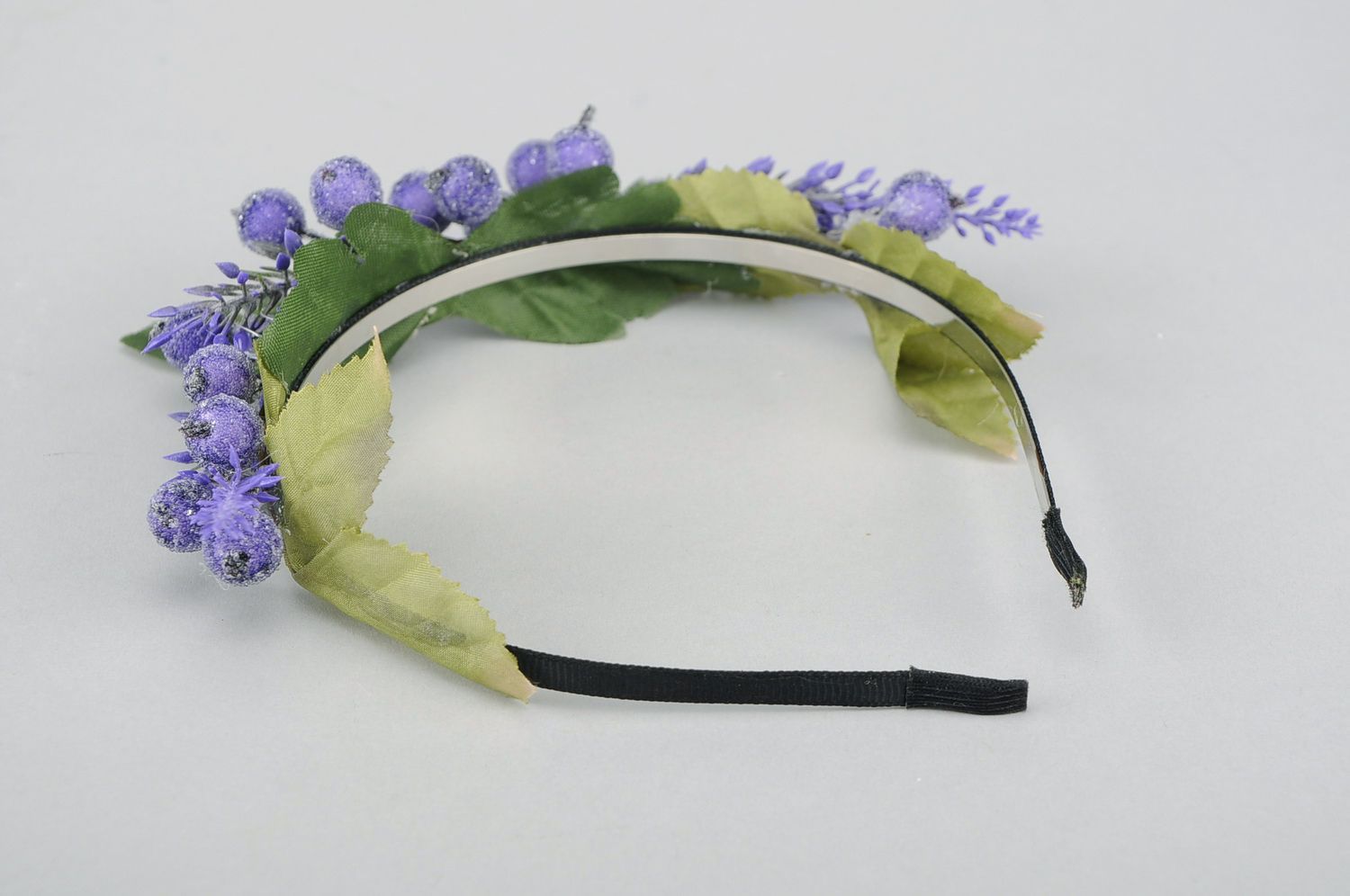 Hairband made of candied berries photo 4