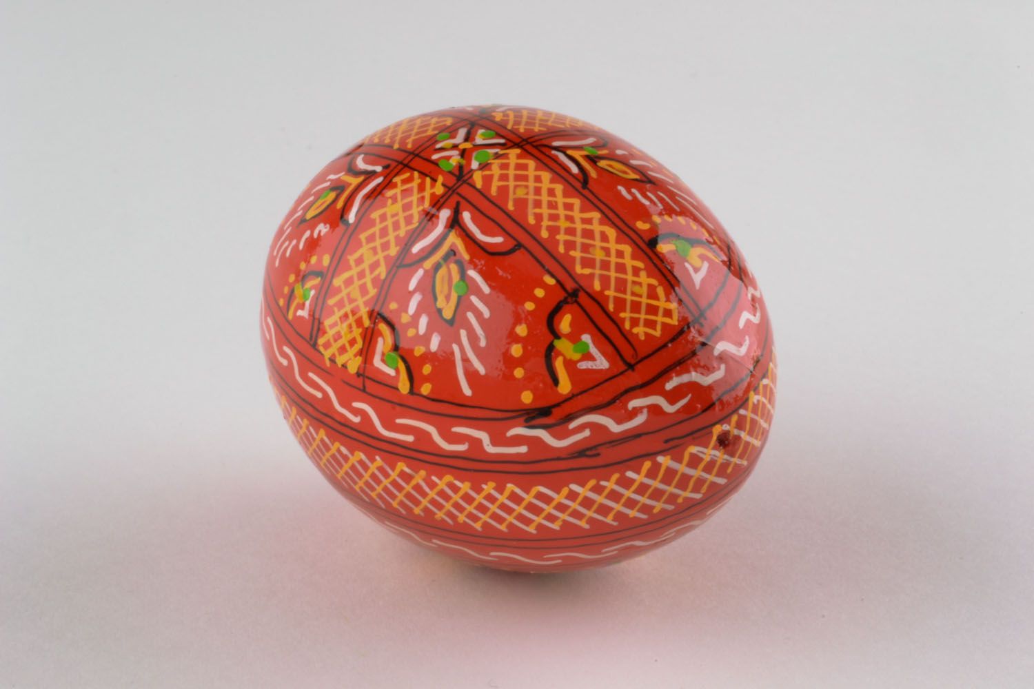 Huevo de Pascua decorado con ornamento foto 5