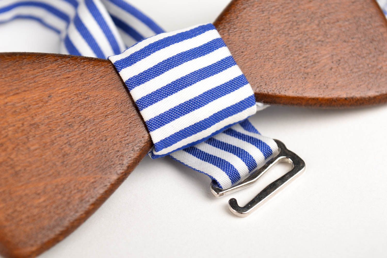 Corbata de lazo de madera de haya artesanal pajarita moderna accesorio unisex foto 4