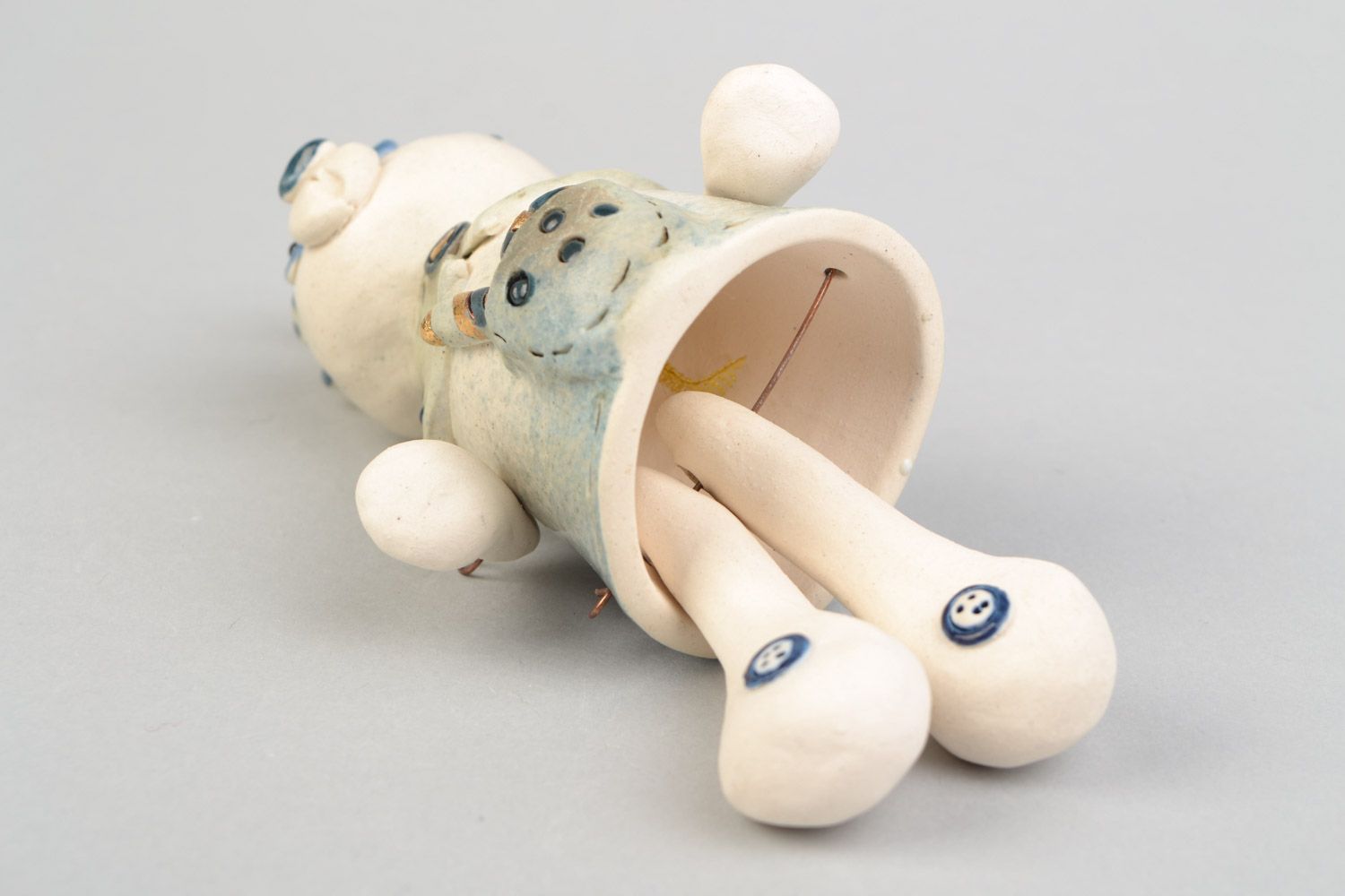 Оригинальный глиняный колокольчик в виде мишки с конфетами ручной работы фото 5
