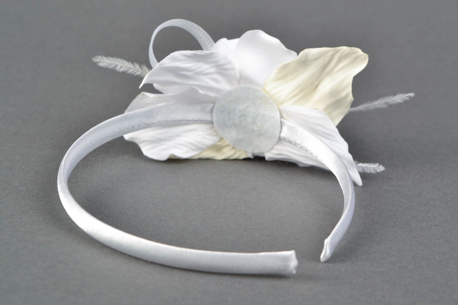 Volume white satin flower headband photo 4
