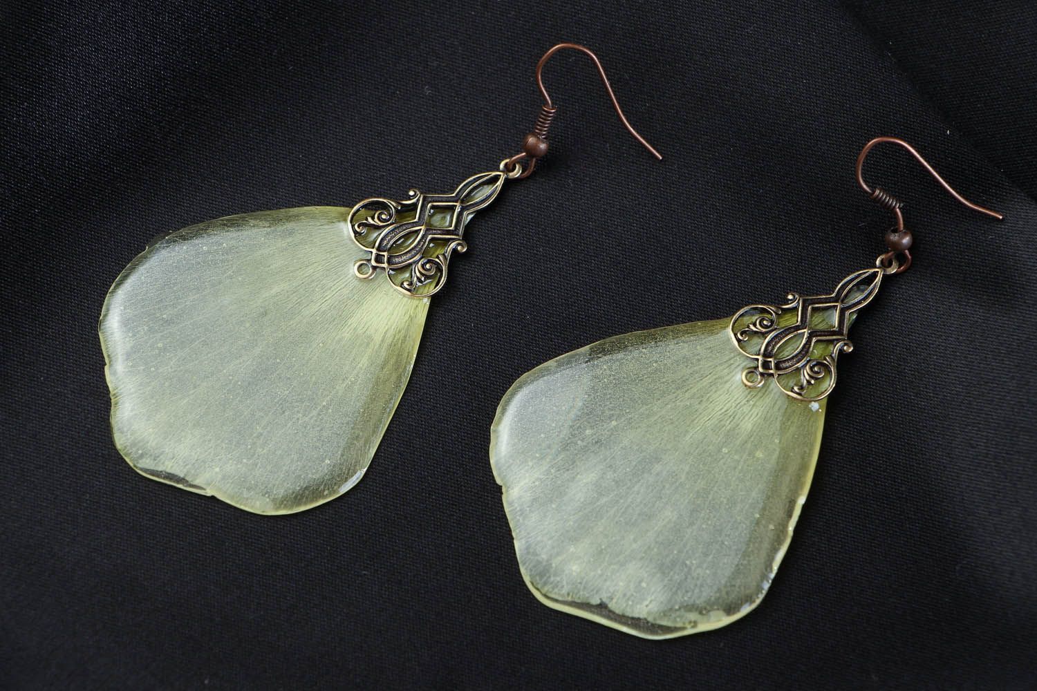 Earrings with natural flower petals photo 2