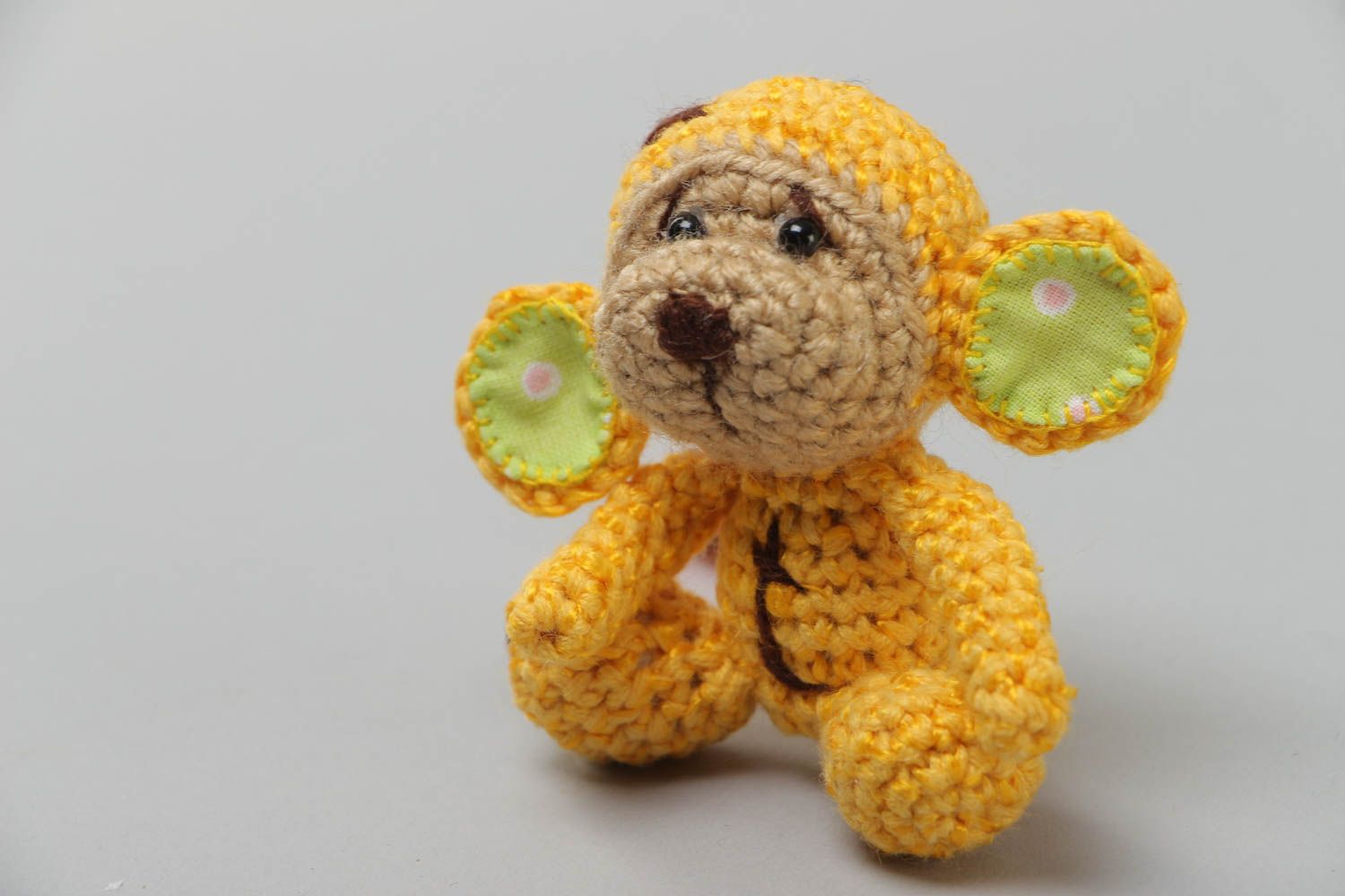 Jouet mou Singe jaune joli tricoté de fils acryliques au crochet petit fait main photo 2