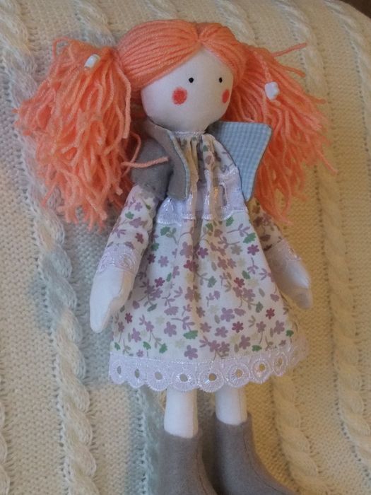 Авторская кукла из ткани ручной работы с волосами из нитей для дома и детей фото 3